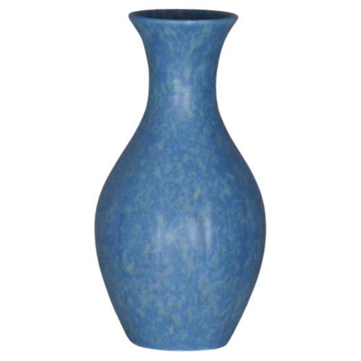 Vase Art déco bleu clair de Pilkington Royal Lancastrian Pottery en vente
