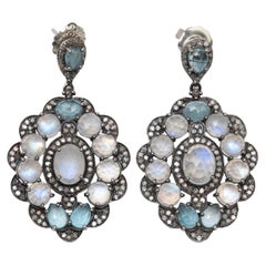Boucles d'oreilles pendantes Bavna bleu clair, labradorite et diamants pavés