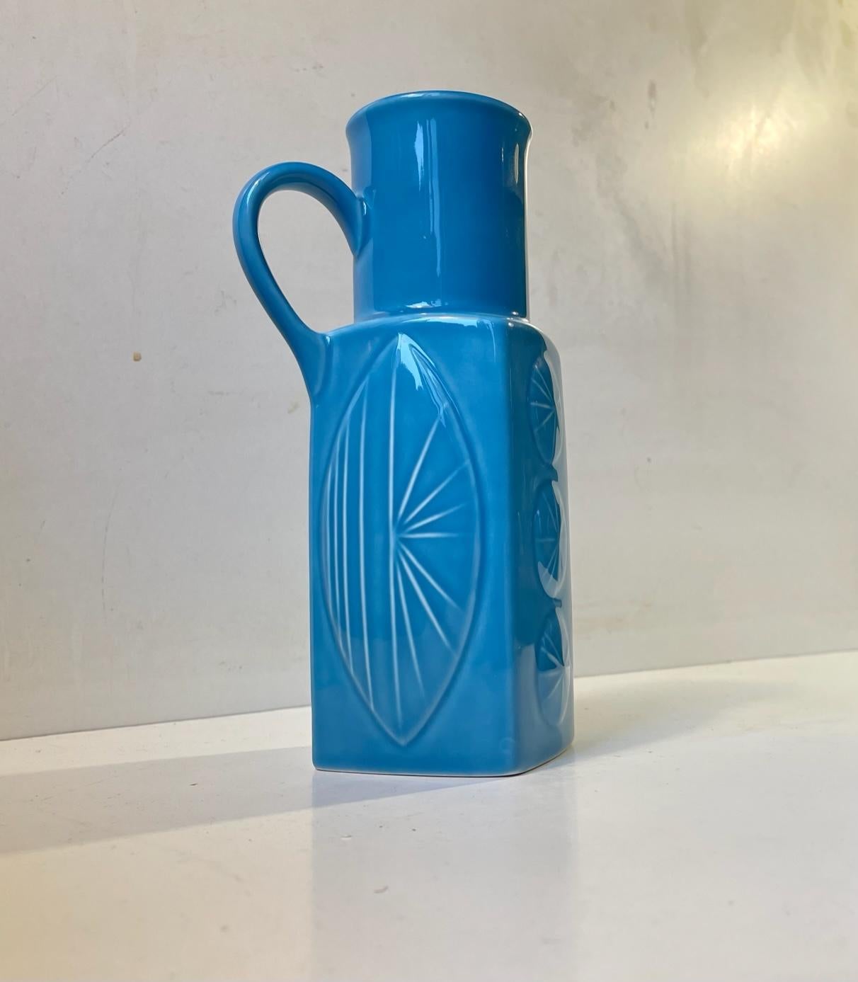 Ceramica Vaso a brocca in ceramica azzurra di Carl-Harry Stålhane per Rörstrand, anni '60 in vendita