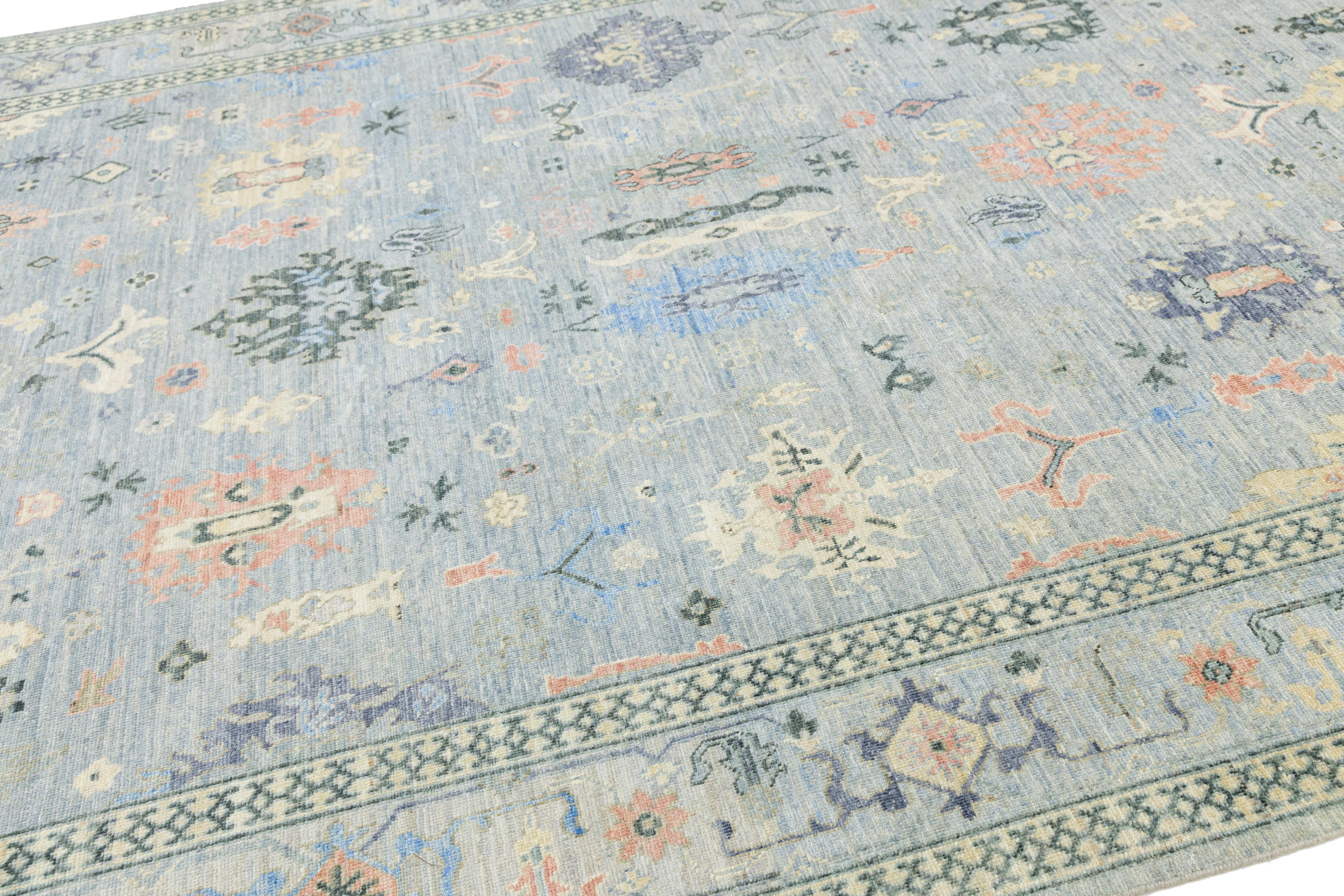 Tapis contemporain en laine de style Oushak, bleu clair, fait à la main avec un design floral Neuf - En vente à Norwalk, CT