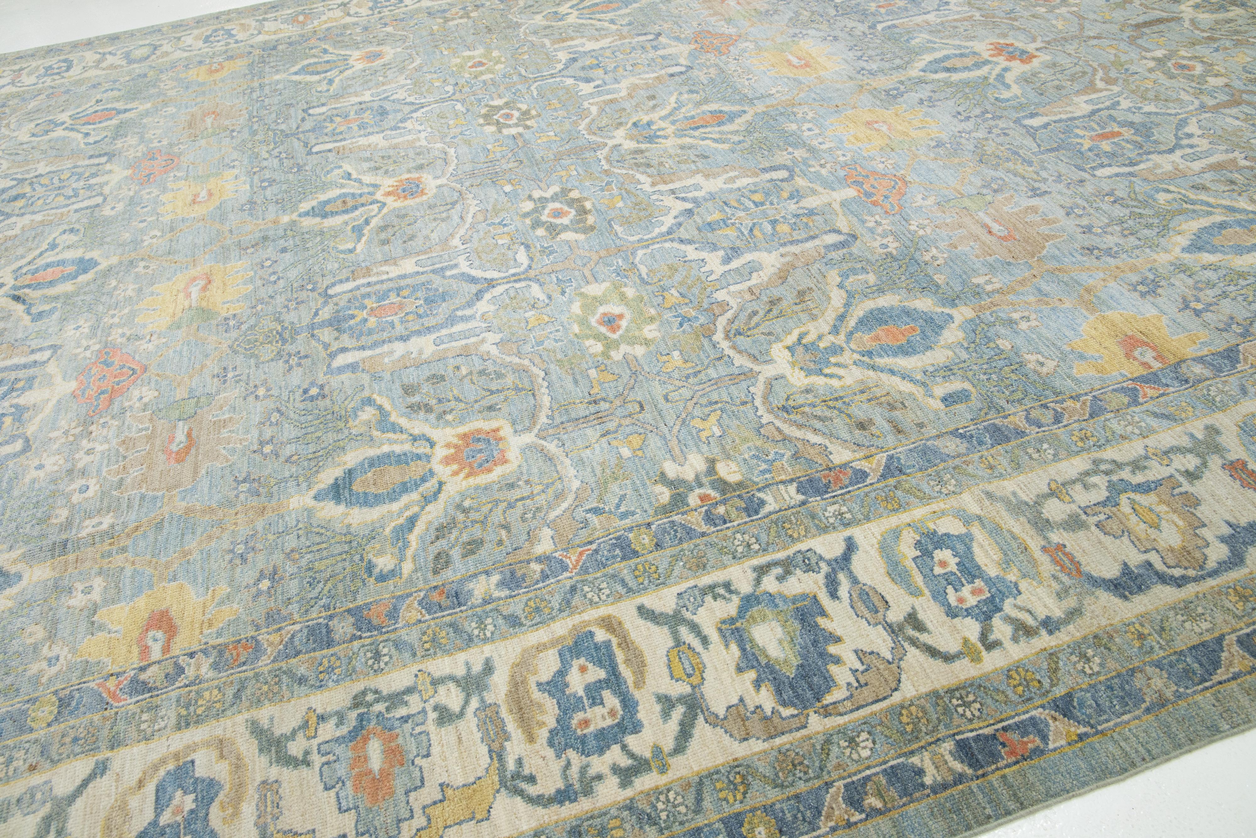 Hellblauer Contemporary Sultanabad-Wollteppich mit Blumenmuster von Apadana im Zustand „Neu“ im Angebot in Norwalk, CT