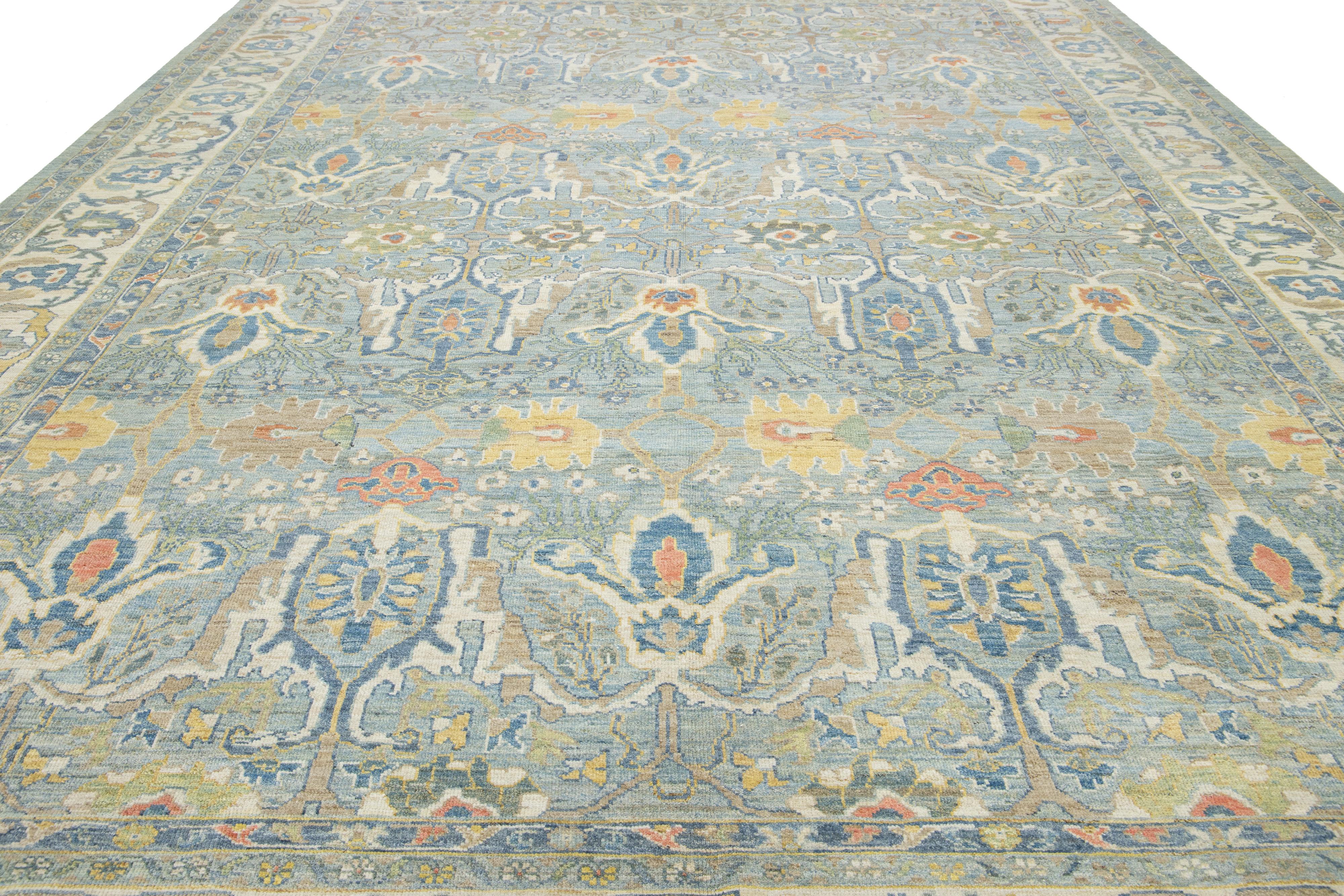 Hellblauer Contemporary Sultanabad-Wollteppich mit Blumenmuster von Apadana im Angebot 2