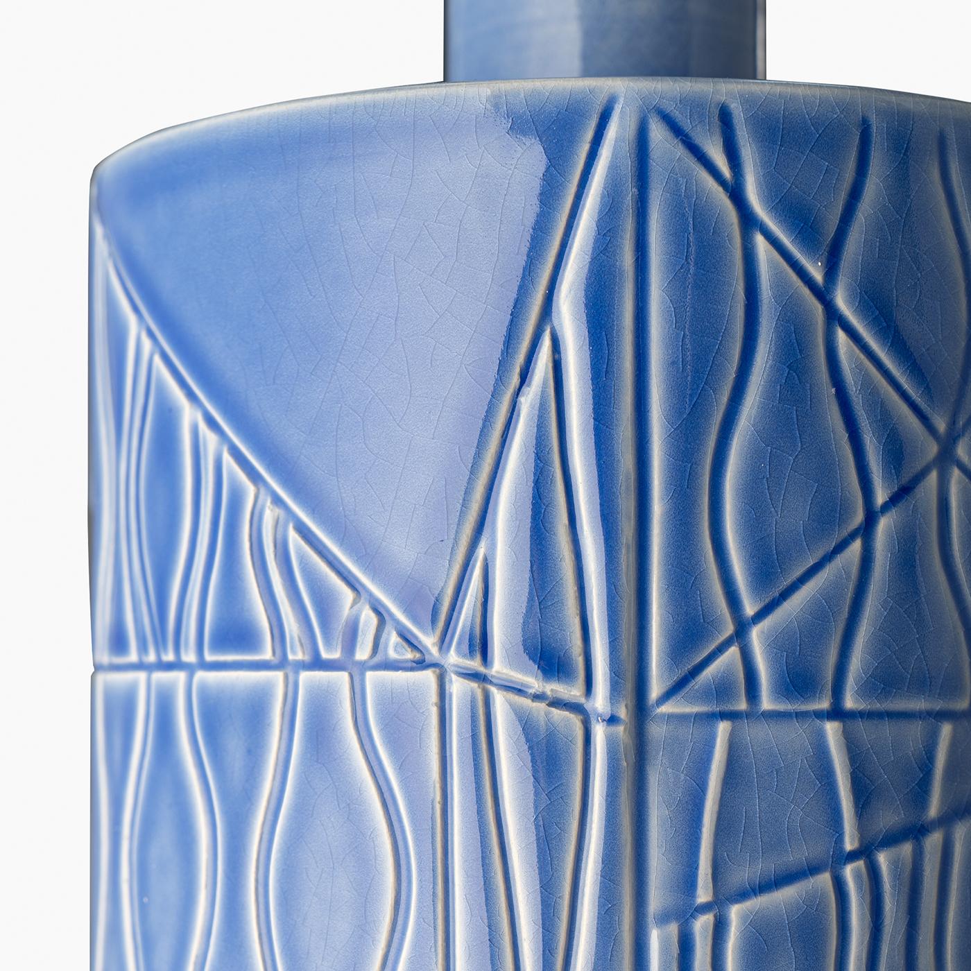 italien Vase décoratif bleu clair par Bethan Laura Wood en vente
