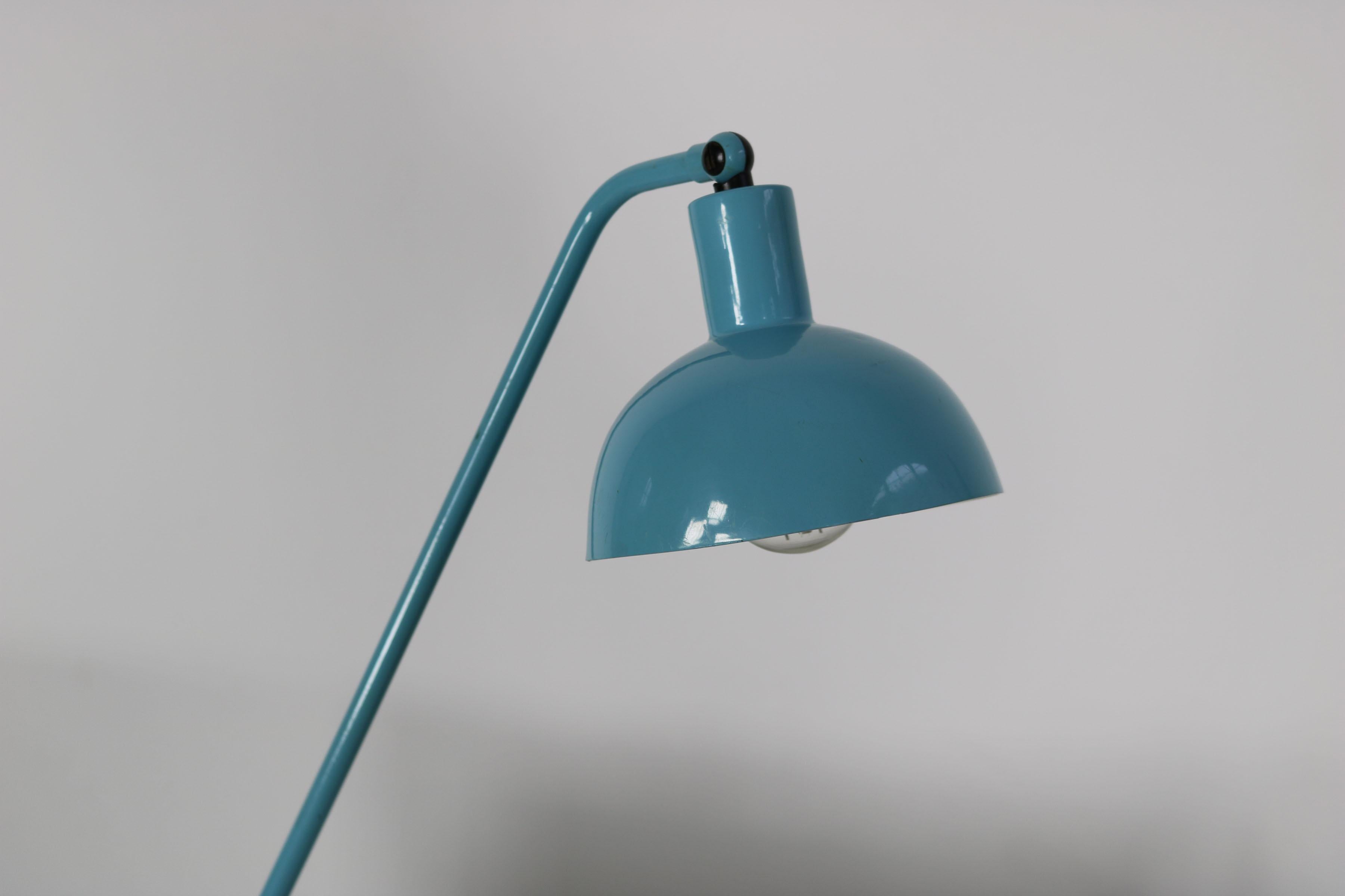 Light blue desk lamp from Italy 1960s. For Sale 7