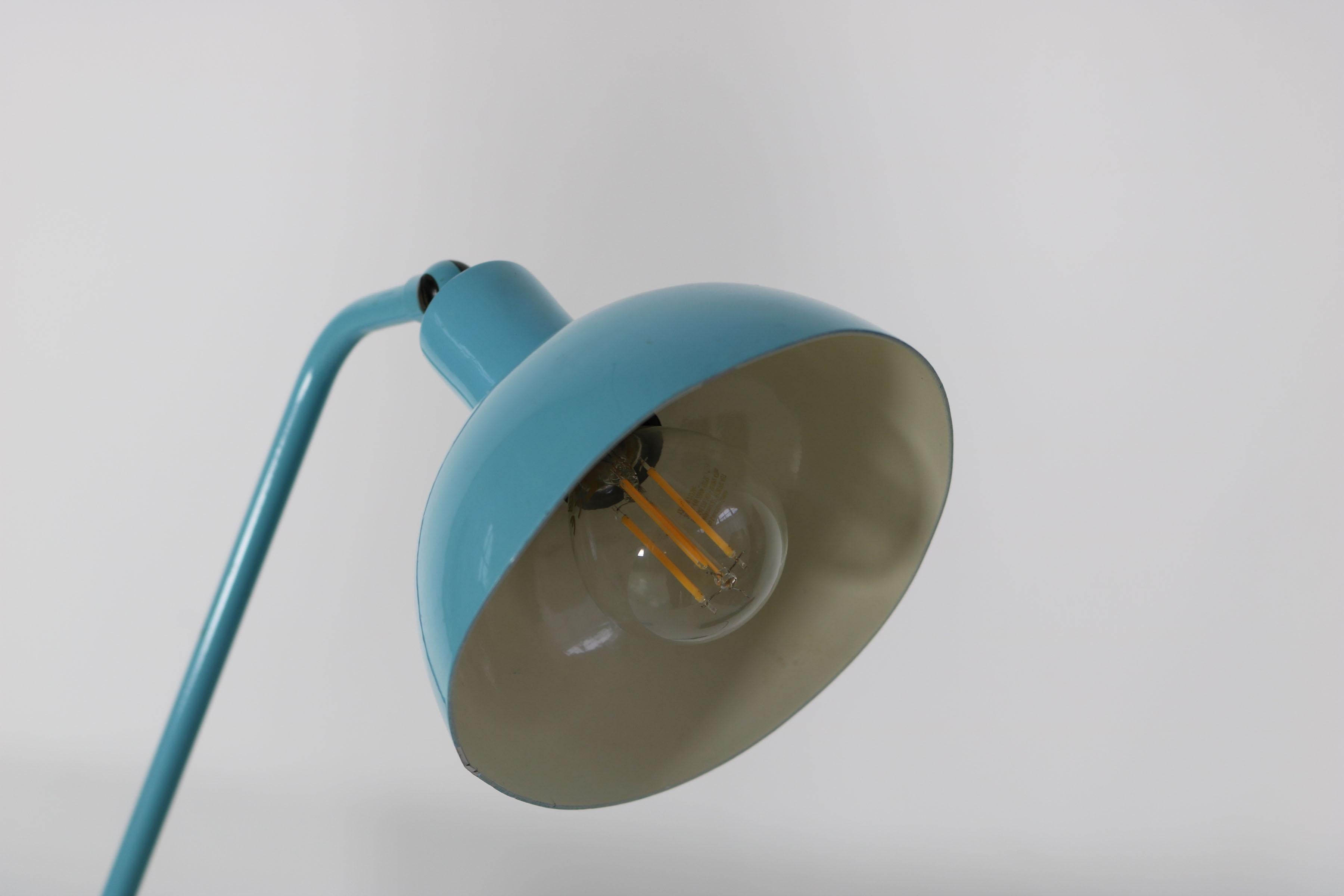 Light blue desk lamp from Italy 1960s. For Sale 8