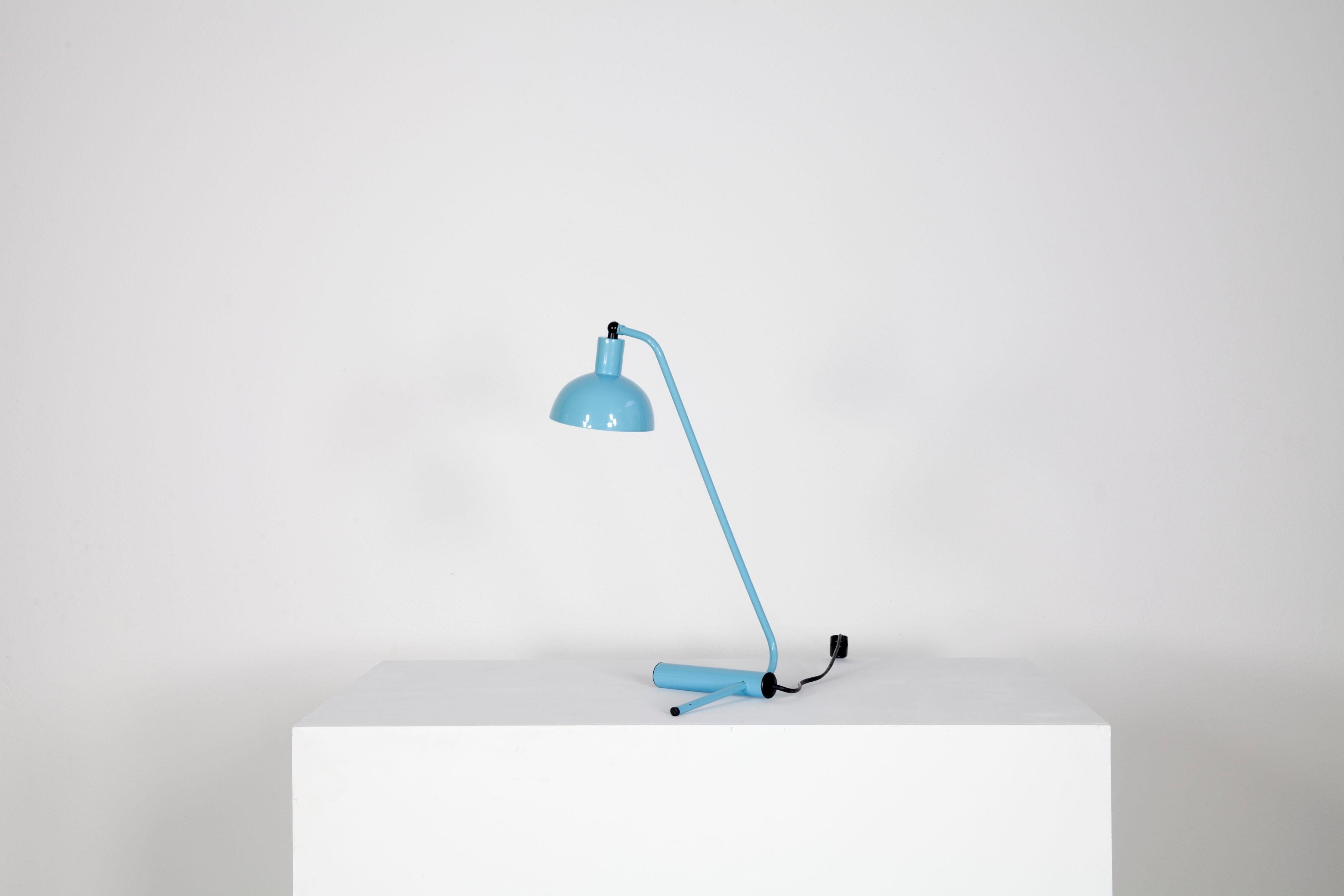 Aluminum Light blue desk lamp from Italy 1960s. For Sale