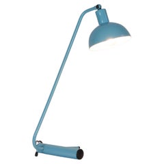 Hellblaue Schreibtischlampe aus Italien 1960er Jahre.