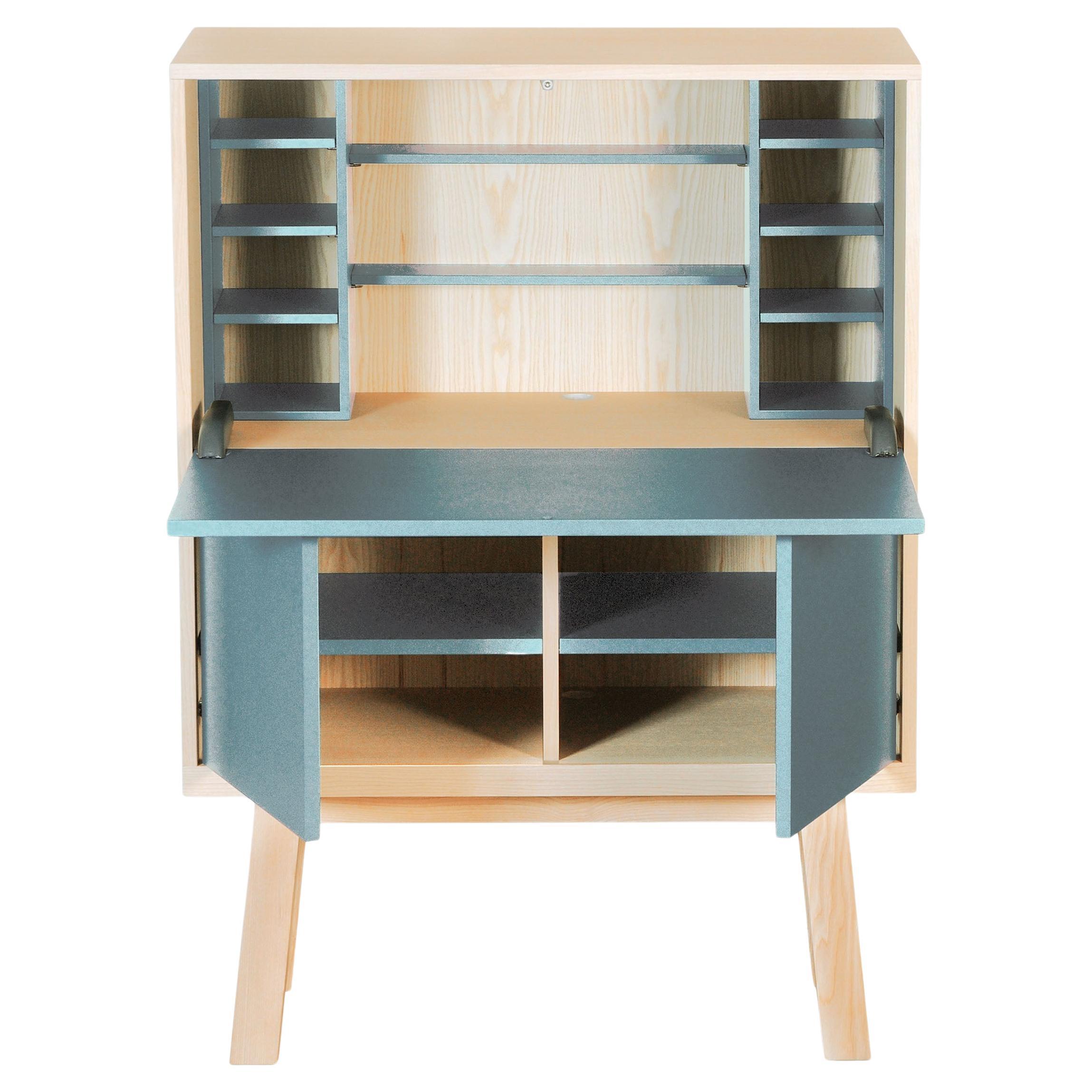 Bureau de secrétaire français bleu clair, conçu par Eric Gizard à Paris