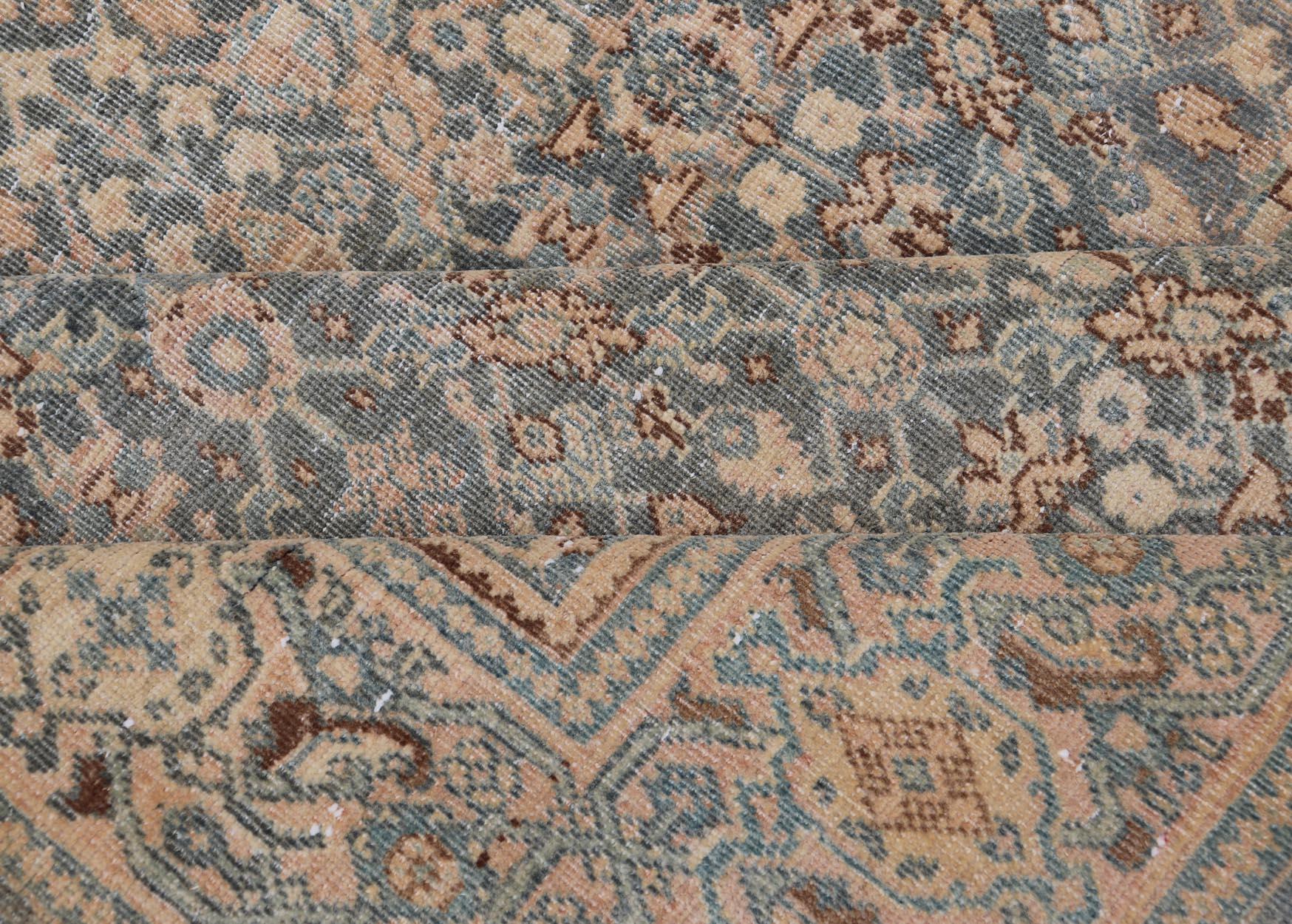 Tapis persan ancien de Tabriz à fond bleu clair/gris avec motif Herati en vente 7