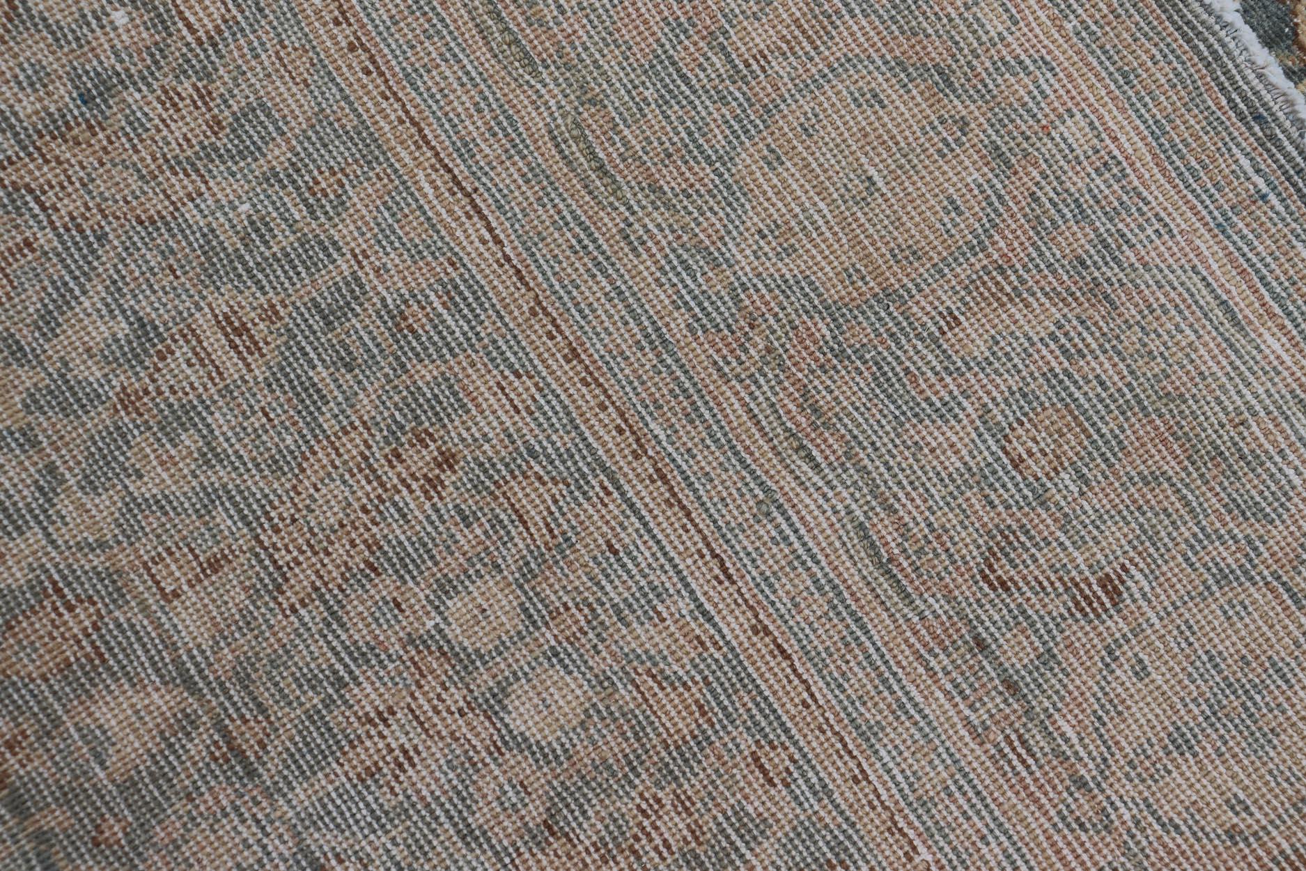 Tapis persan ancien de Tabriz à fond bleu clair/gris avec motif Herati en vente 8