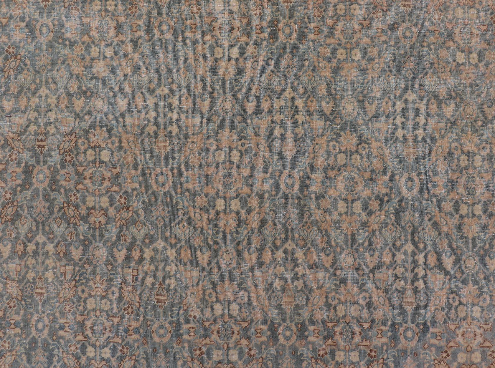 Noué à la main Tapis persan ancien de Tabriz à fond bleu clair/gris avec motif Herati en vente