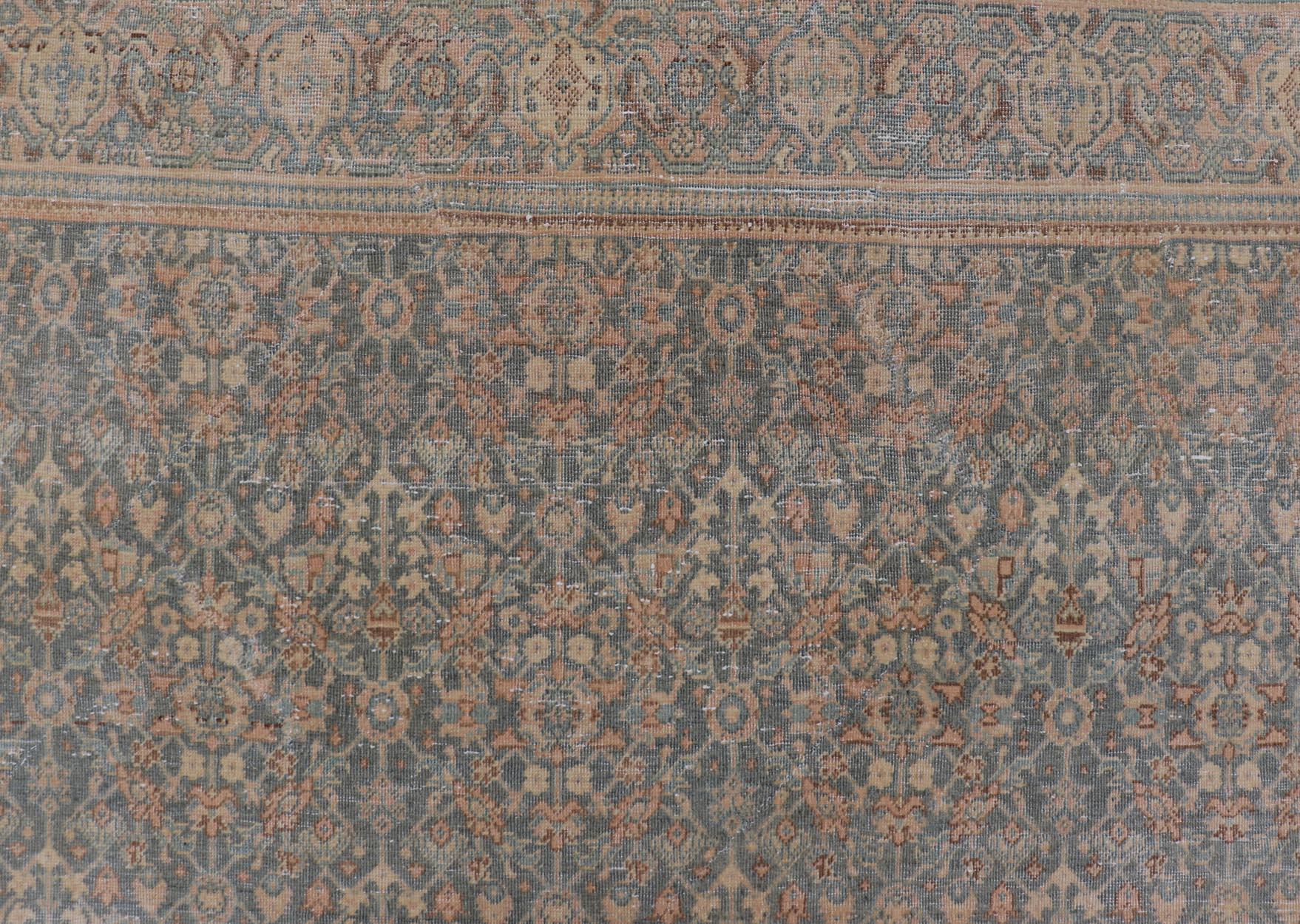 Tapis persan ancien de Tabriz à fond bleu clair/gris avec motif Herati Bon état - En vente à Atlanta, GA