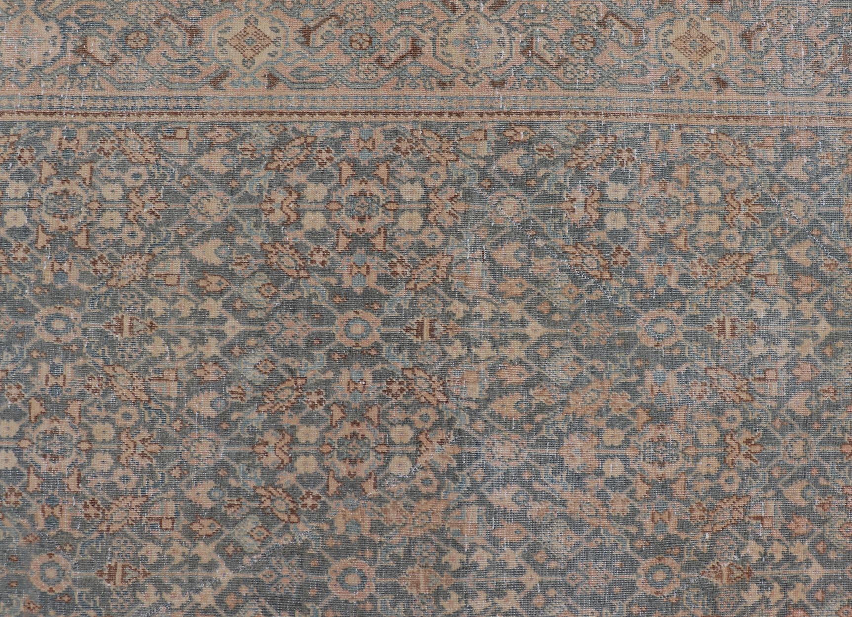 20ième siècle Tapis persan ancien de Tabriz à fond bleu clair/gris avec motif Herati en vente