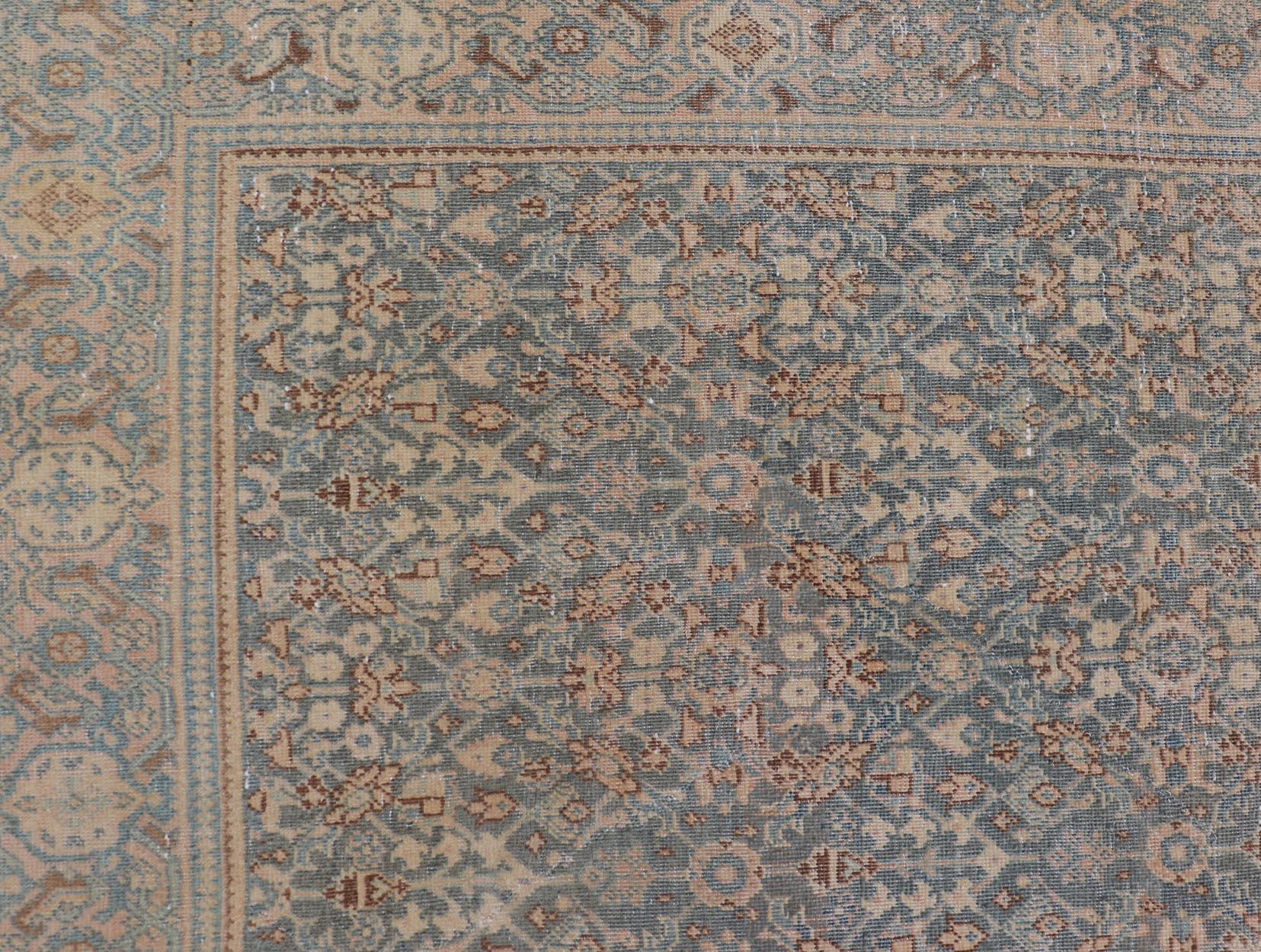 Laine Tapis persan ancien de Tabriz à fond bleu clair/gris avec motif Herati en vente