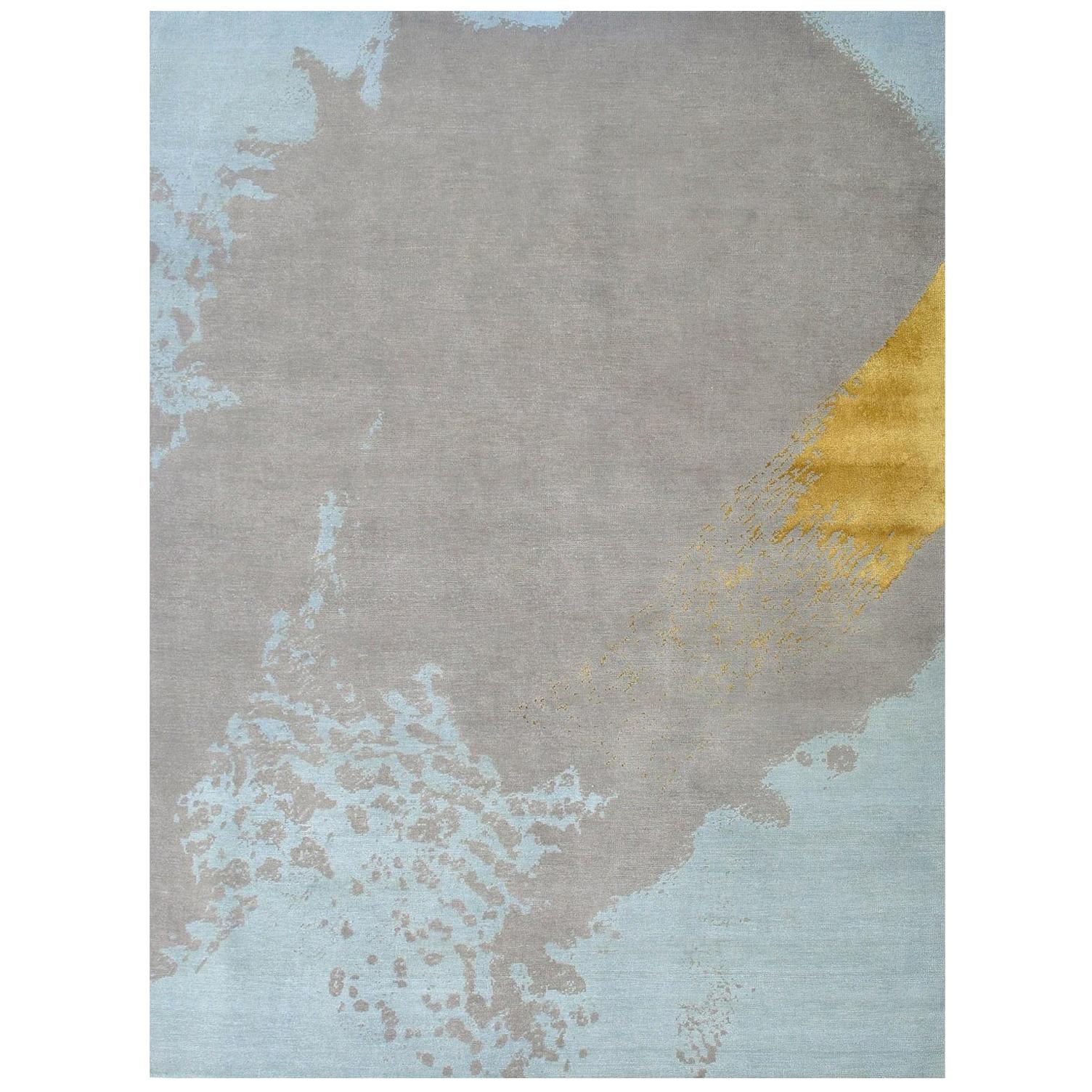 Moderner, abstrakter, handgeknüpfter Teppich in Hellblau, Grau und Gold im Angebot