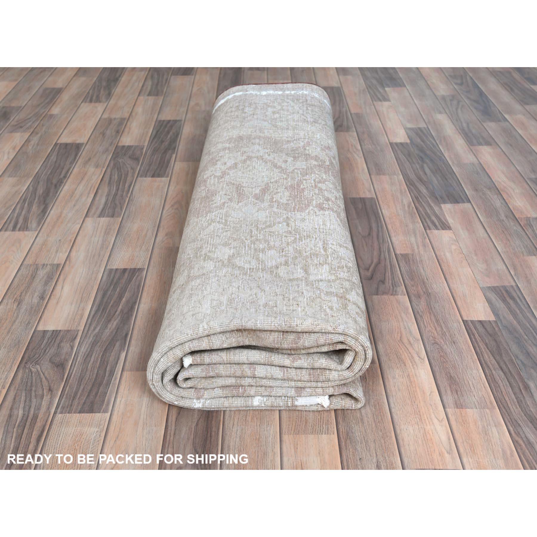 Tapis persan Kerman vintage bleu clair noué à la main en laine usée à l'aspect vieilli en vente 2