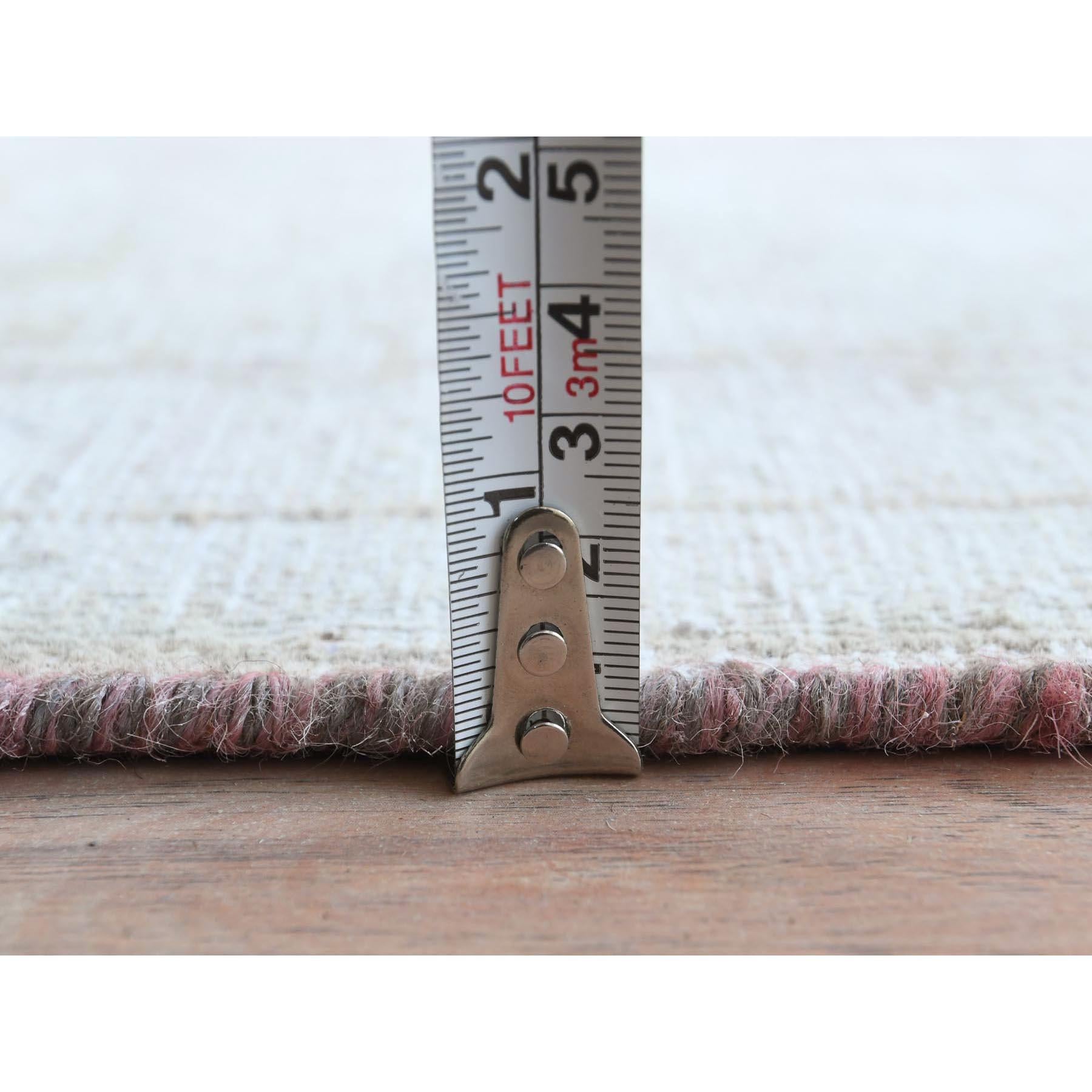 Tapis persan Kerman vintage bleu clair noué à la main en laine usée à l'aspect vieilli en vente 3