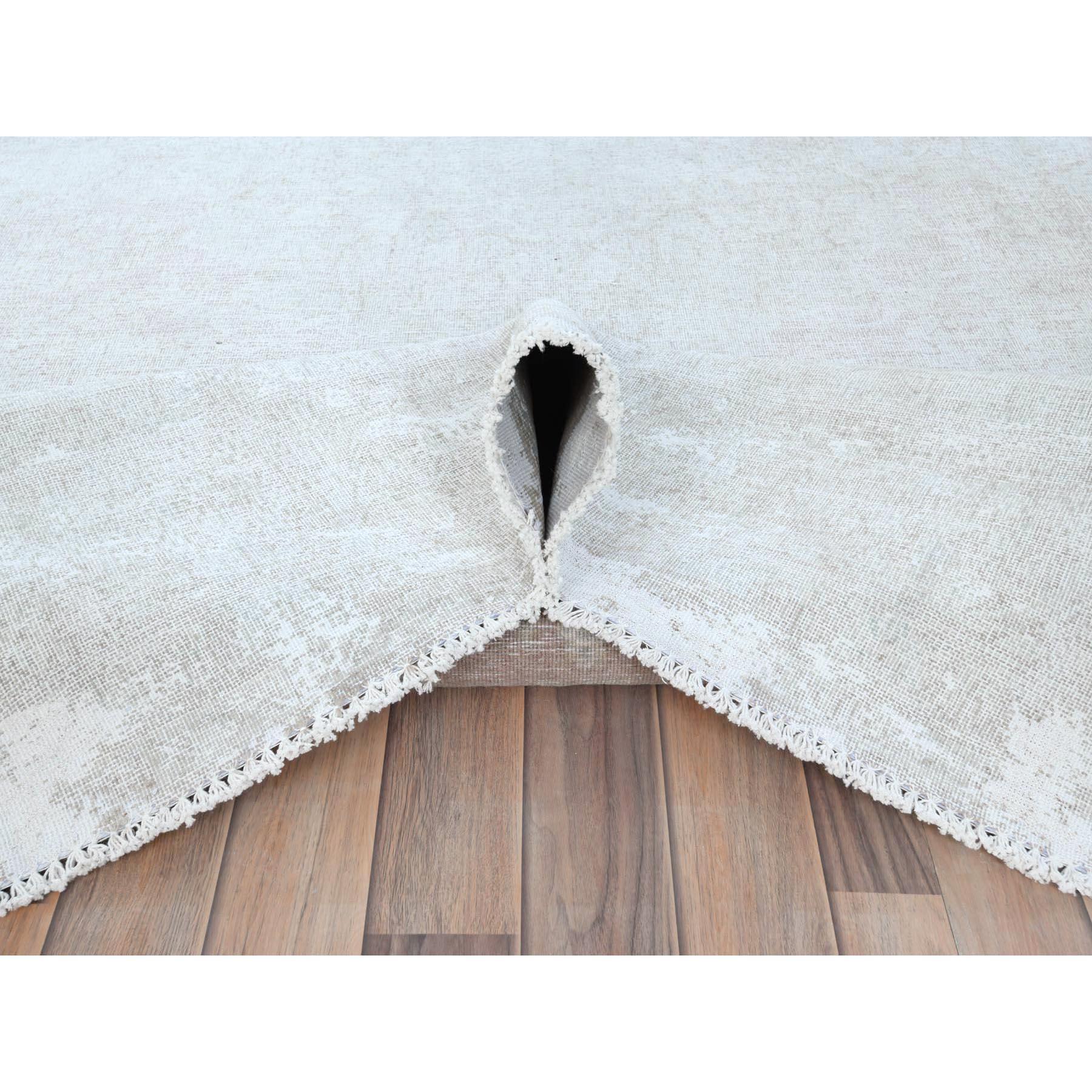 Tapis persan Kerman vintage bleu clair noué à la main en laine usée à l'aspect vieilli Bon état - En vente à Carlstadt, NJ