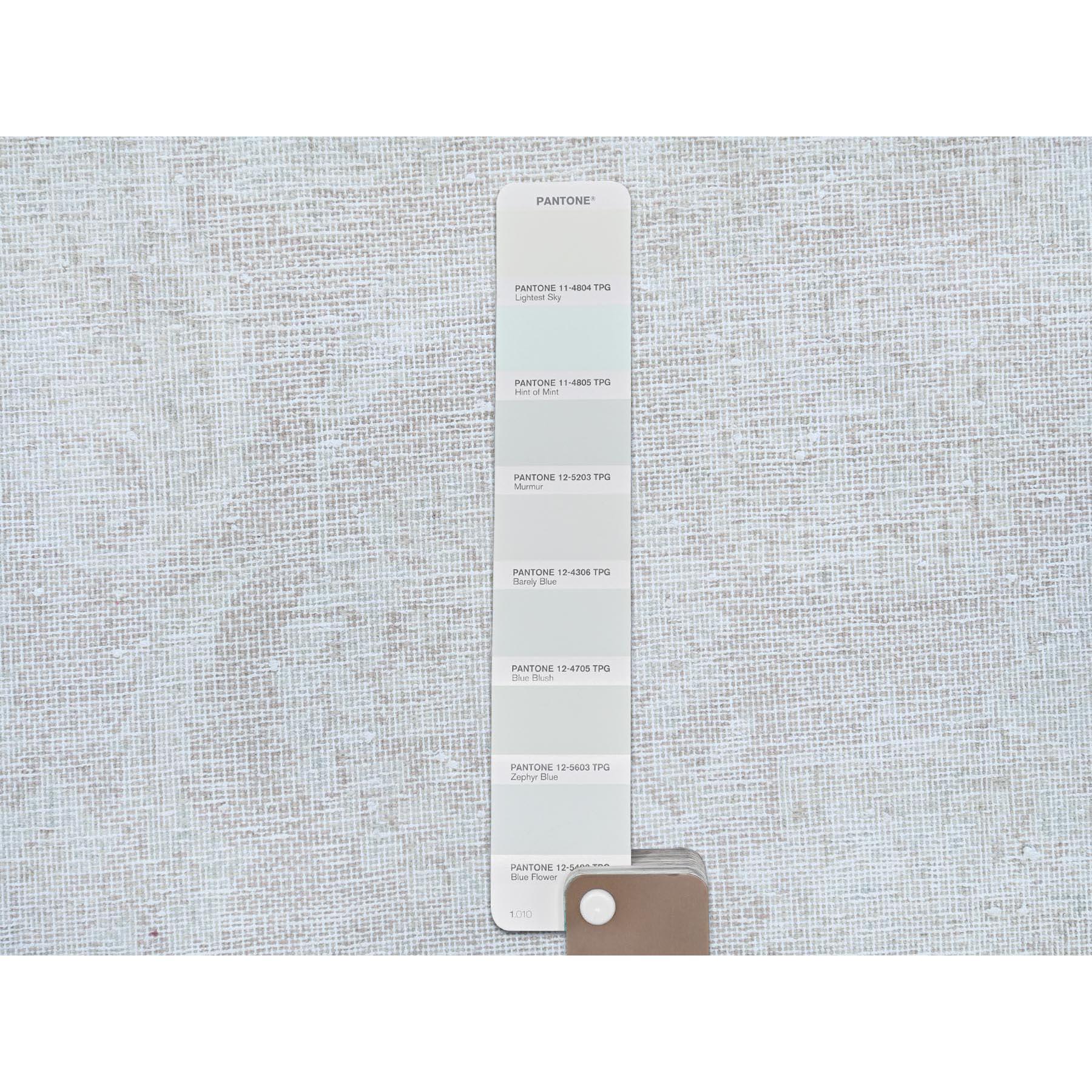 Laine Tapis persan Kerman vintage bleu clair noué à la main en laine usée à l'aspect vieilli en vente