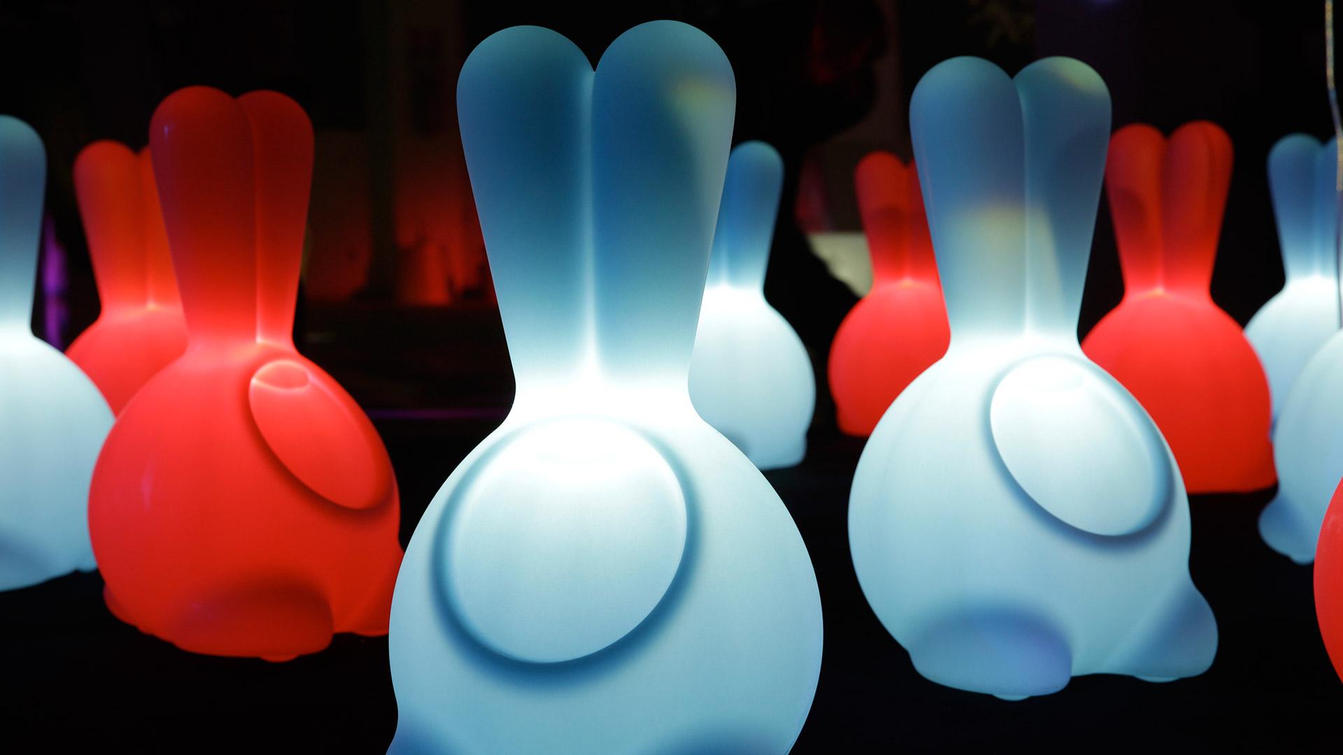 Lámpara de mesa Jumpie azul claro de Goran Lelas Posmoderno en venta