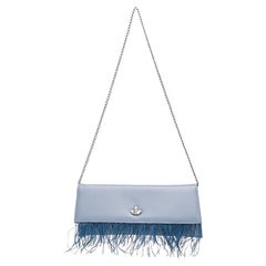 Hellblaue Leder-Schultertasche mit Straußenfedern NWOT