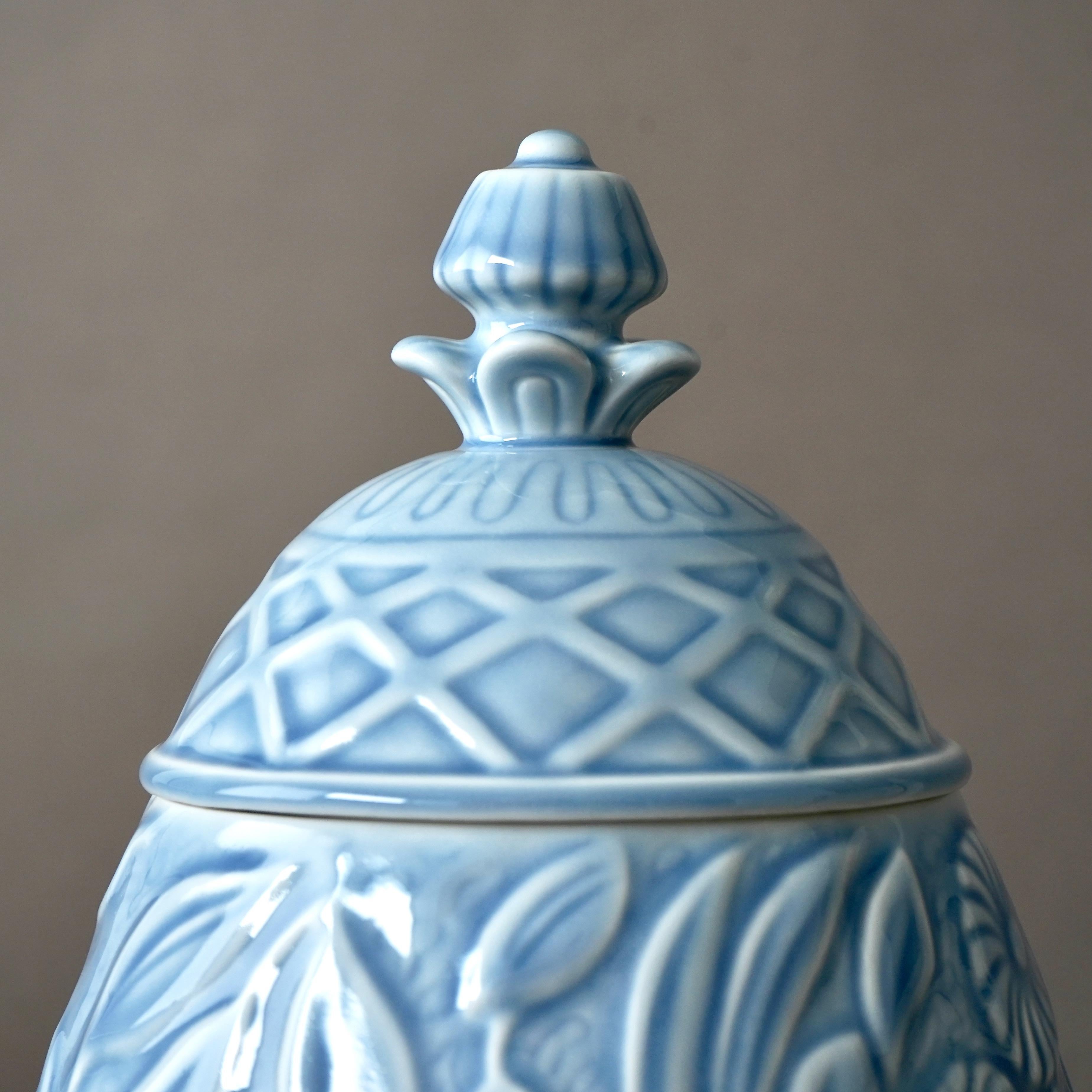 Svedese Urna in gres con coperchio azzurro di Gunnar Nylund per Rorstrand, Svezia, anni '40 in vendita