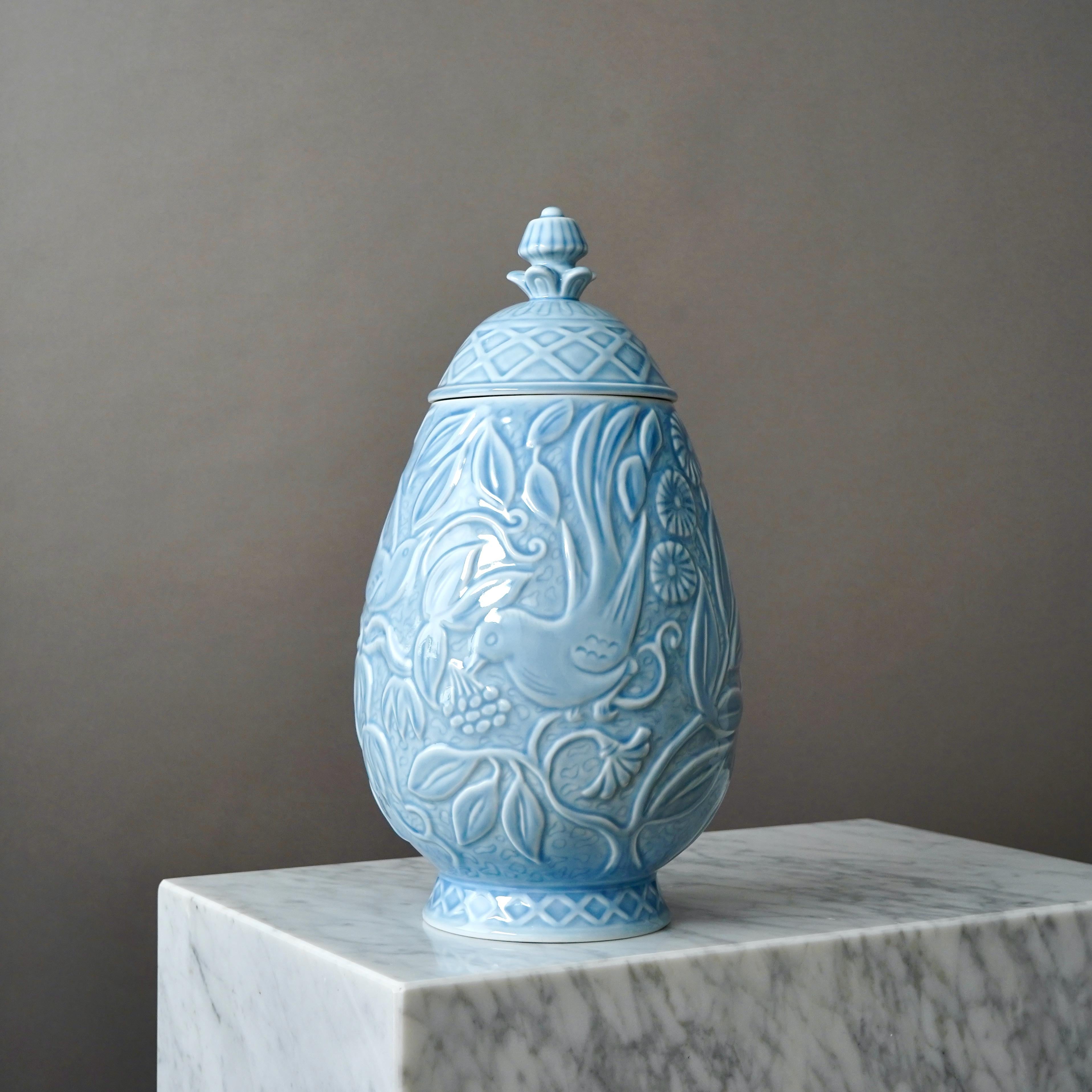 Ceramica Urna in gres con coperchio azzurro di Gunnar Nylund per Rorstrand, Svezia, anni '40 in vendita