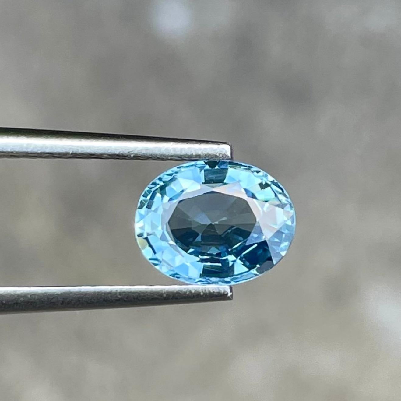 Modern Light Blue Loose Sapphire 1.35 Carats Step Oval Cut Natural Sri Lankan Gemstone For Sale