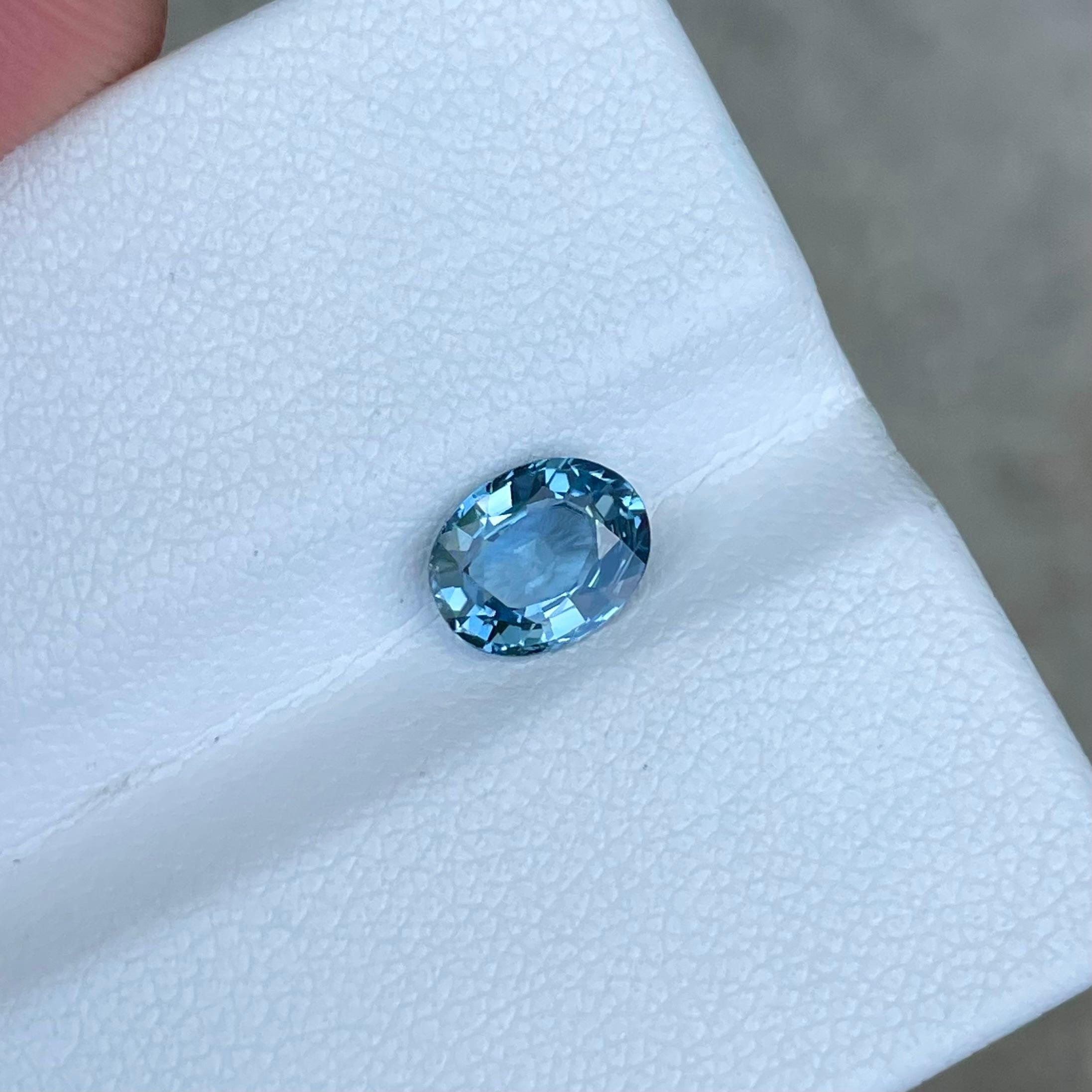Light Blue Loose Sapphire 1.35 Carats Step Oval Cut Natural Sri Lankan Gemstone In New Condition For Sale In Bangkok, TH