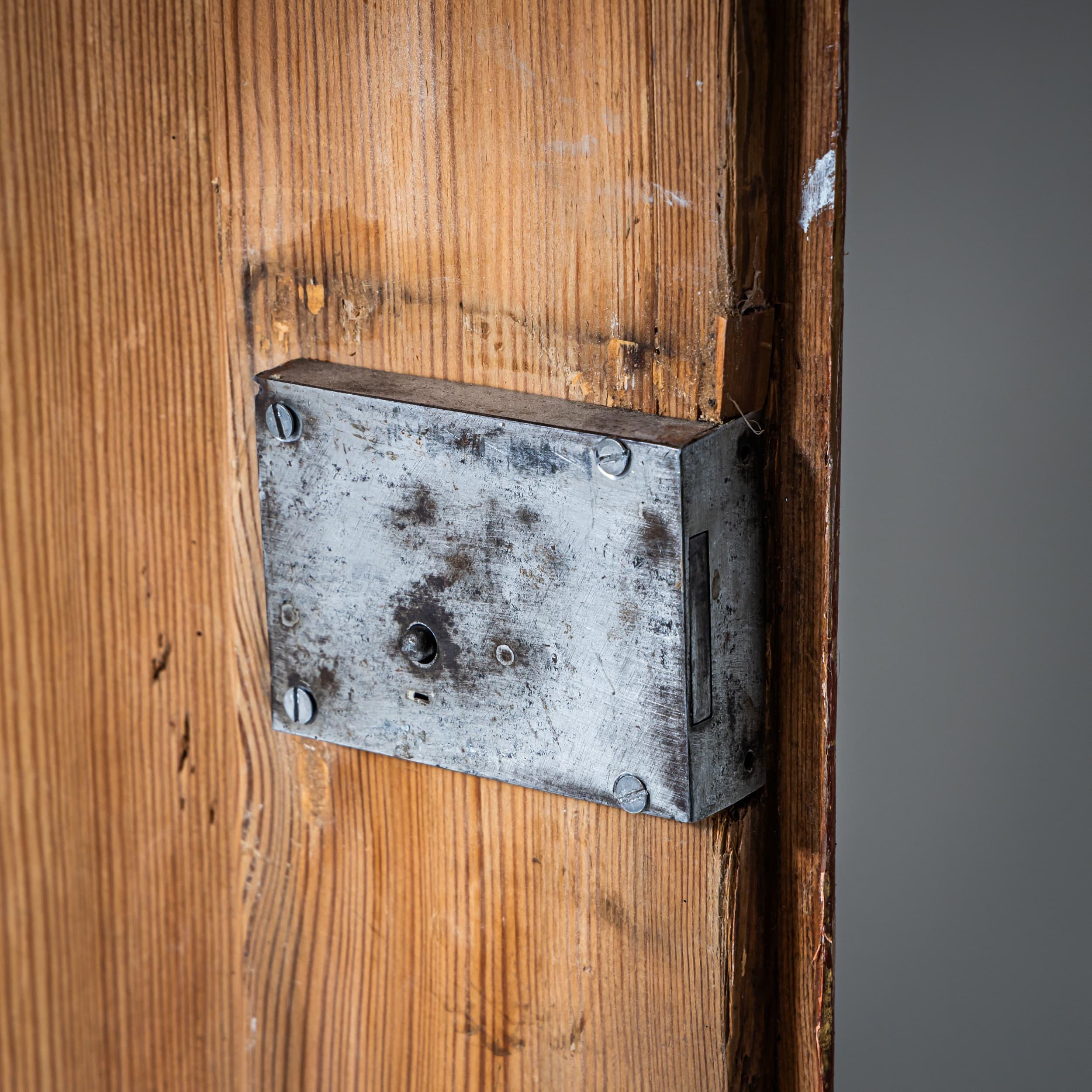 Hellblaues Louis-XVI-Kabinett, Ende 18. Jahrhundert im Zustand „Gut“ im Angebot in Greding, DE