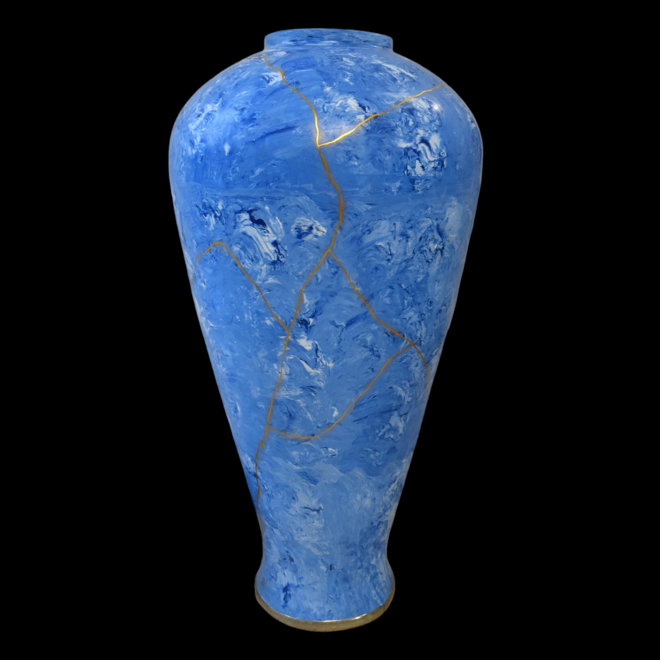Francese Vasetti da tè in ceramica di marmo azzurro e kintsugi oro in vendita