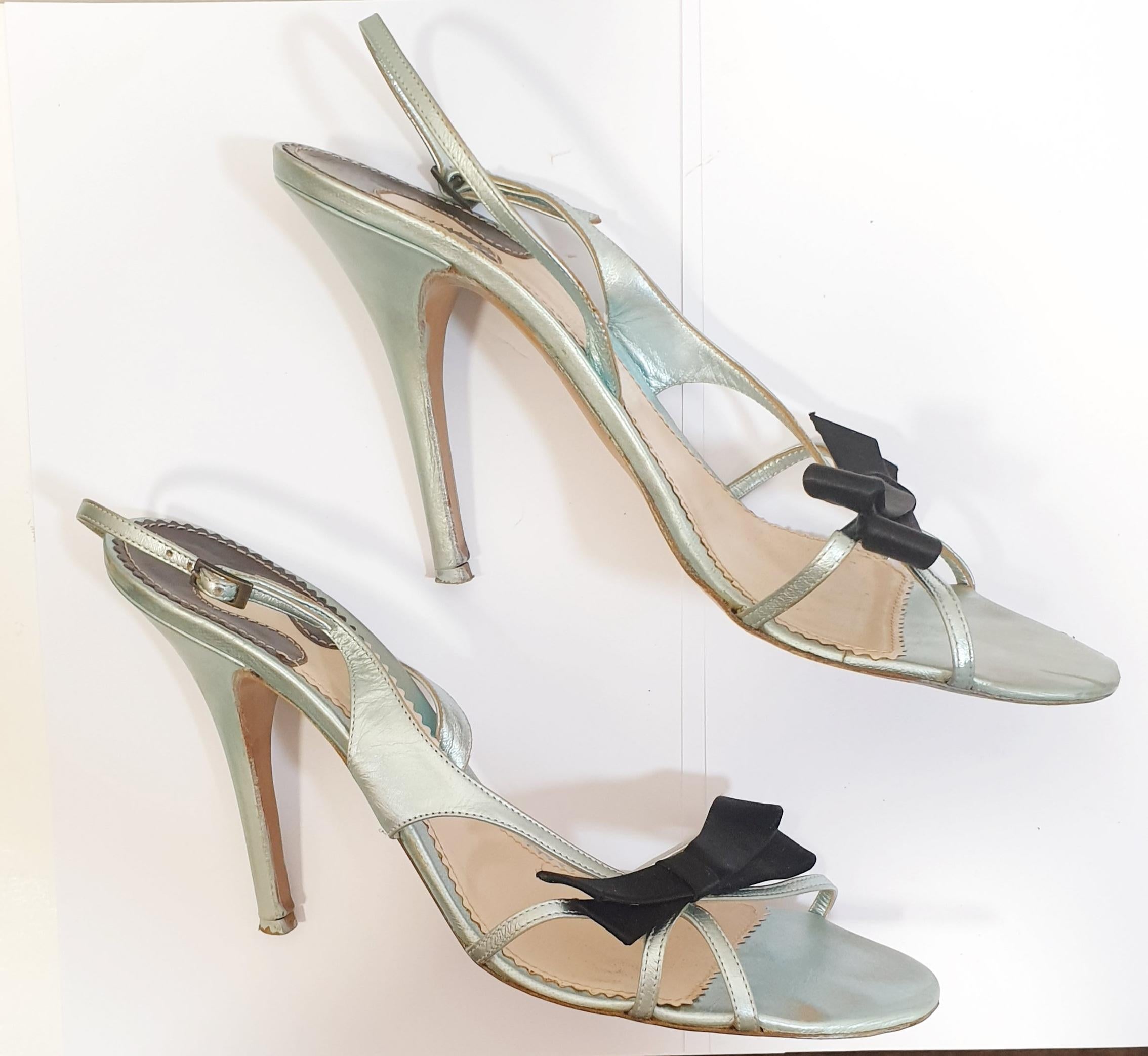 Métal bleu clair  sandales à talons avec dentelle de soie noire par Chloé  Pour femmes en vente