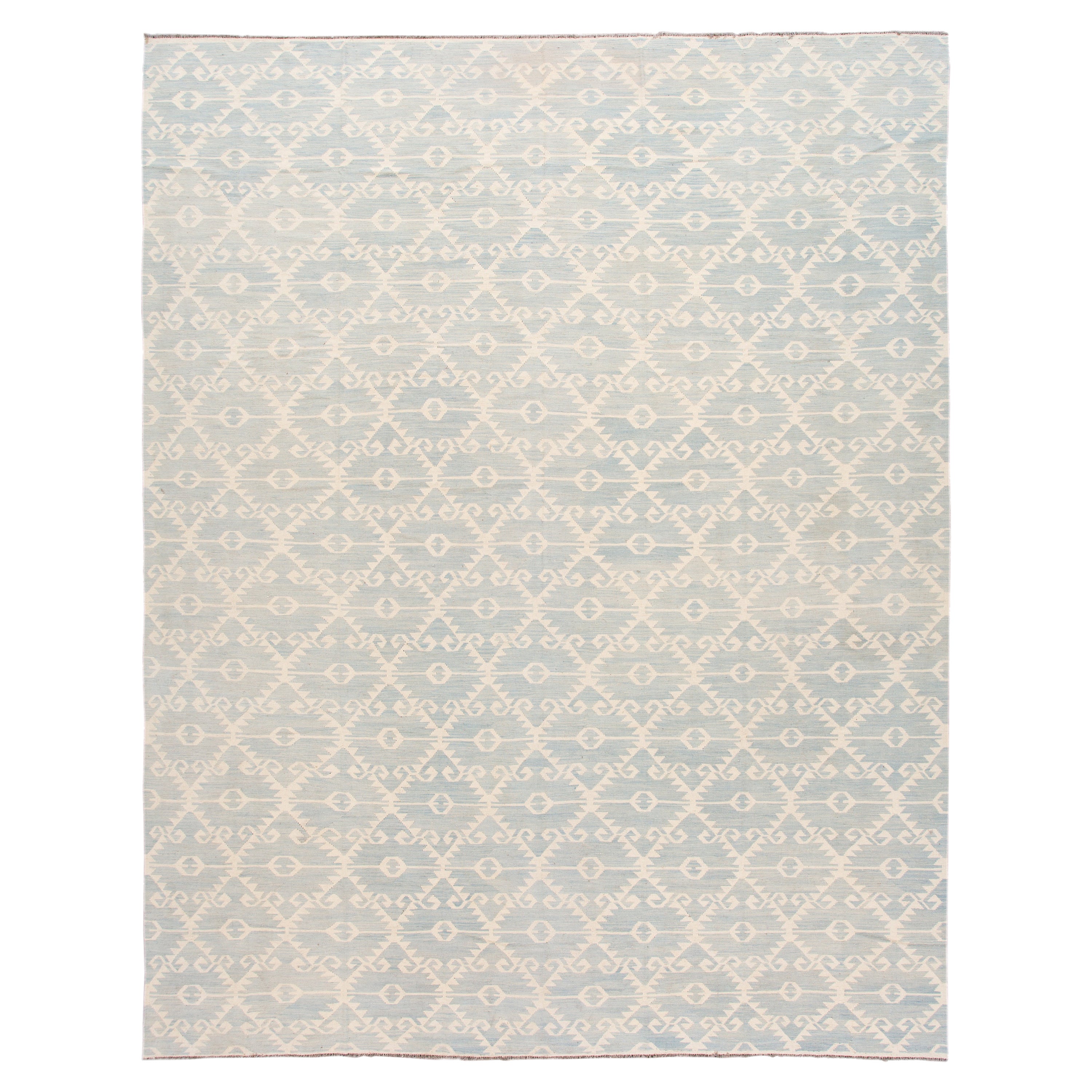 Hellblauer moderner Flachgewebe-Wollteppich mit Stammesmotiv