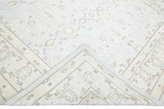 Hellblauer moderner handgefertigter Teppich aus geblümter Wolle im persischen Täbris-Stil