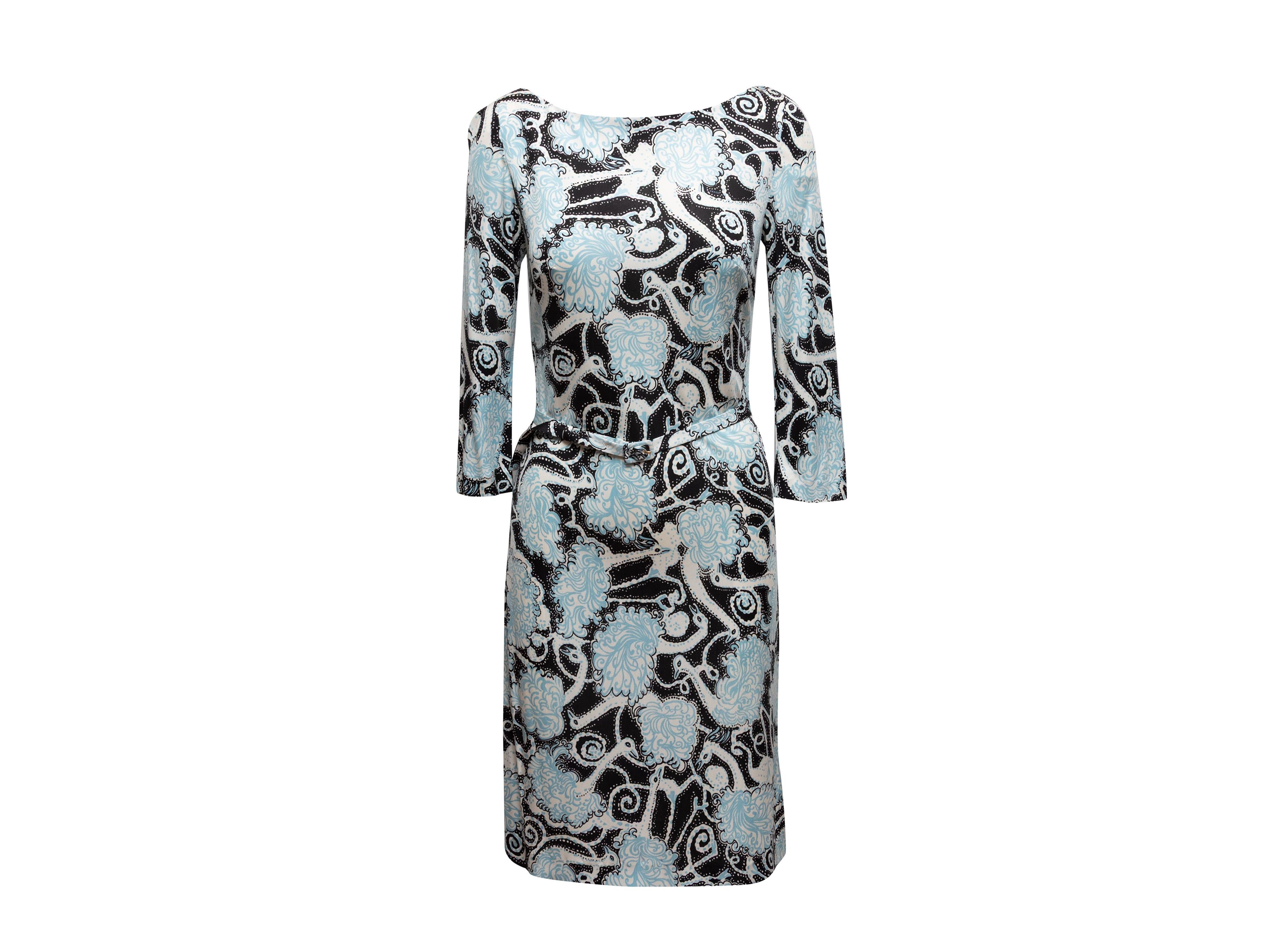 Robe à imprimé oiseau bleu clair, noir et blanc de Prada. Circa 2016. Décolleté bateau. Manches longues. Poitrine 32