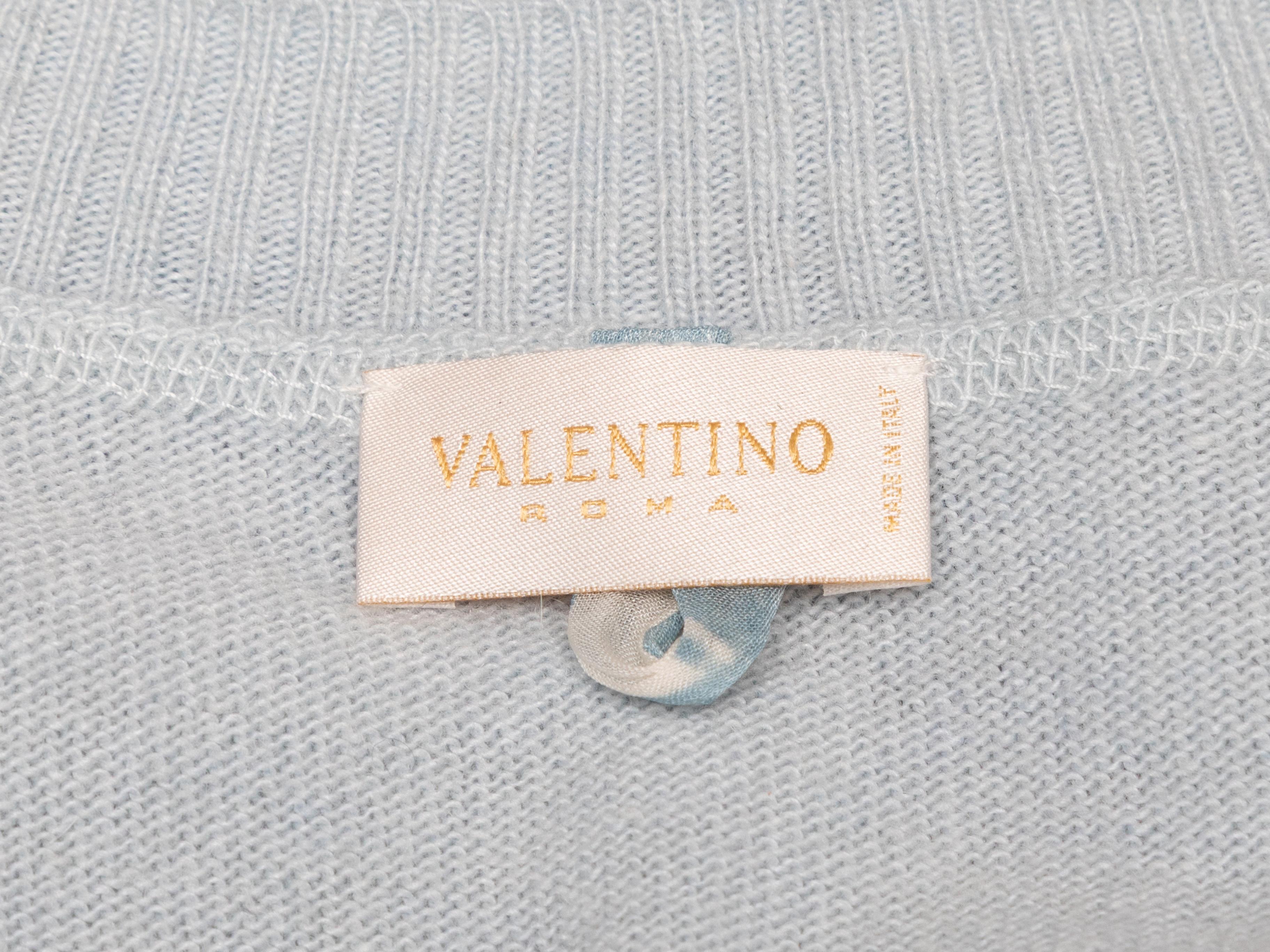 Hellblaue und mehrfarbige Strickjacke aus einer Wollmischung mit Blumendruck von Valentino. Rundhalsausschnitt. Knopfverschlüsse in der vorderen Mitte. 34