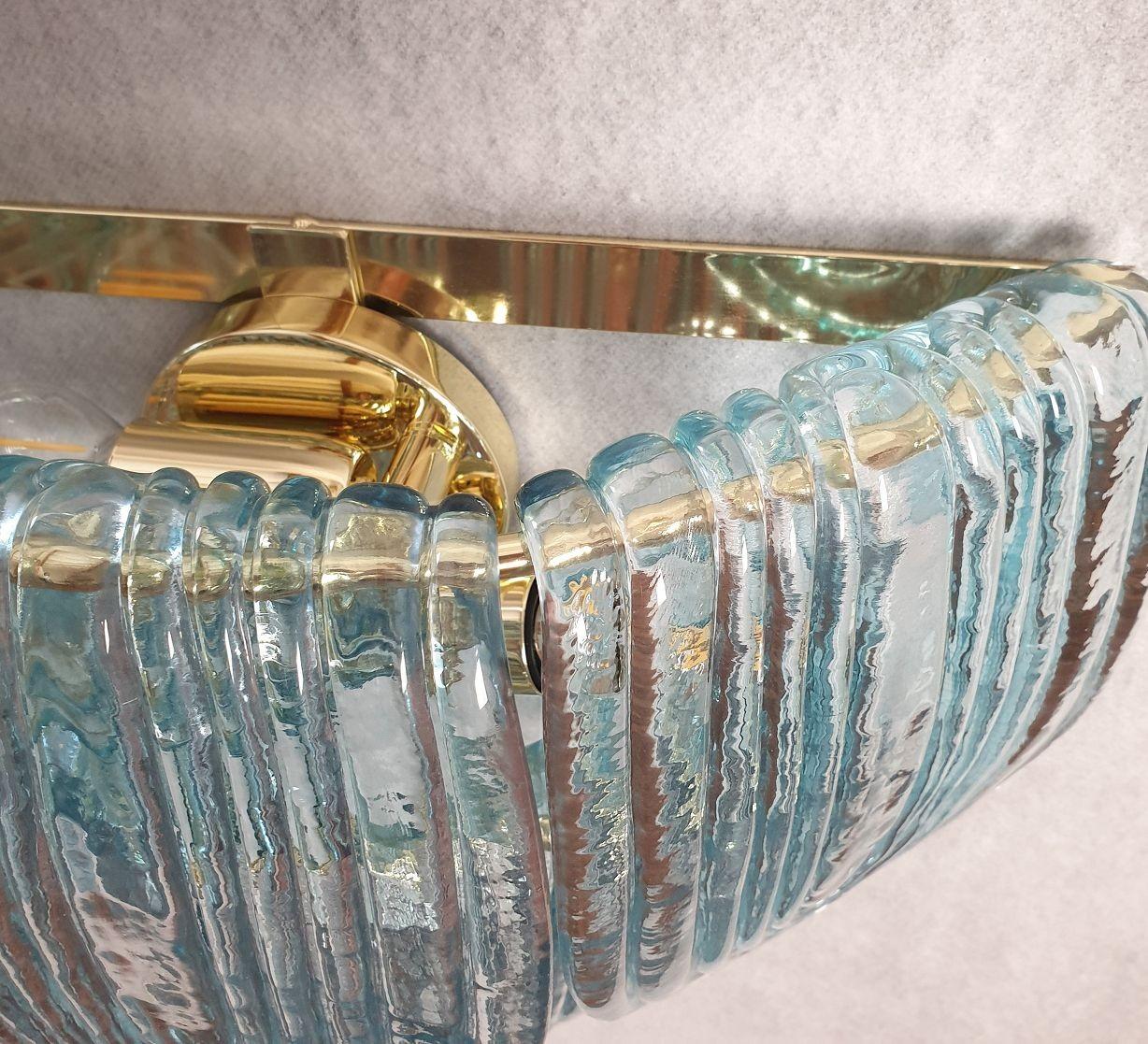 Apliques de cristal de Murano azul claro - un par Chapado en oro en venta