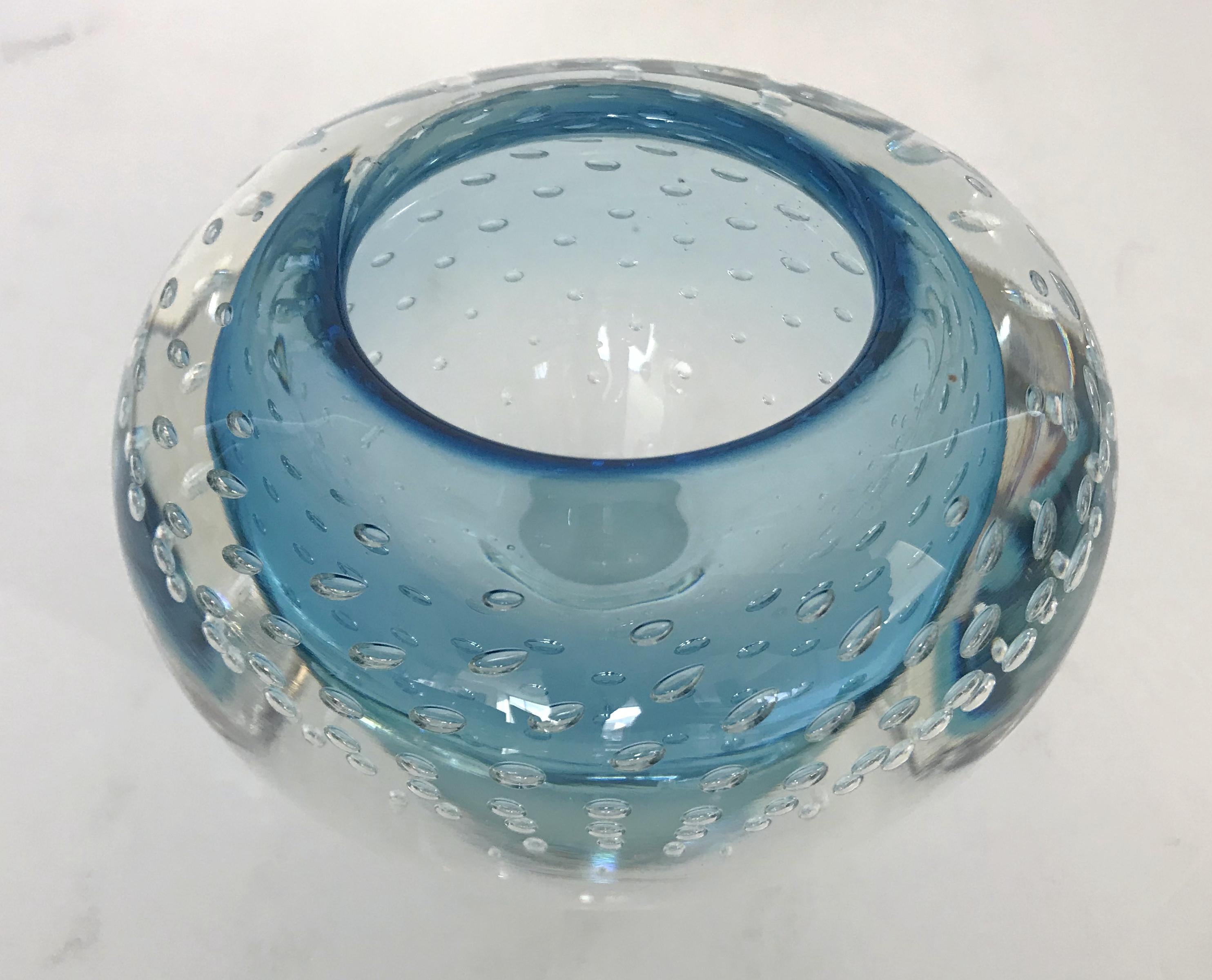 Light Blue Murano Pulegoso Bowl In Good Condition For Sale In Los Angeles, CA