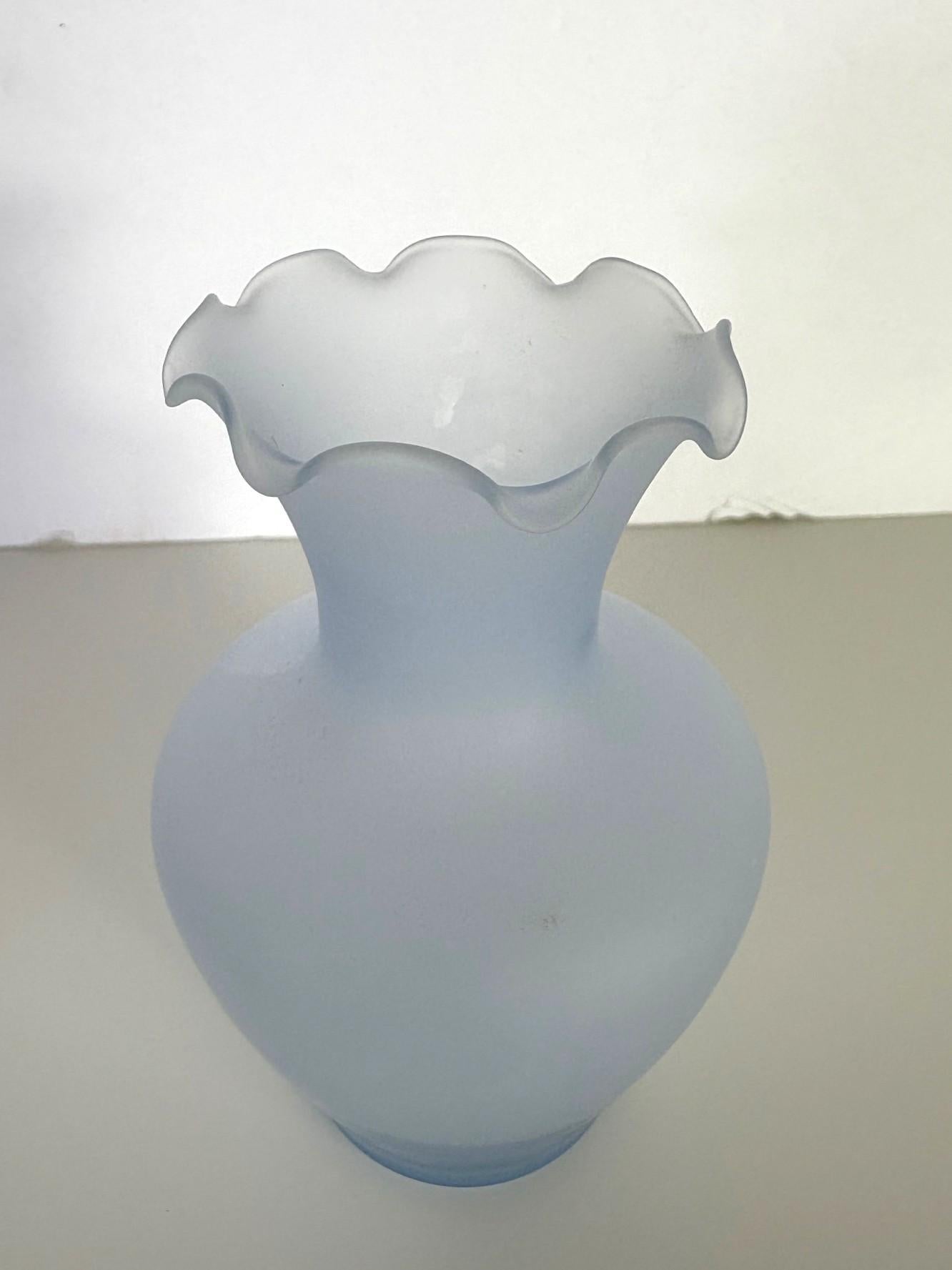 Metà XX secolo Vaso di Murano blu chiaro in vendita