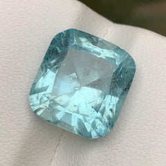 Aigue-marine naturelle bleu clair 8.80 carat Radiant Cut Gemstone pour bague