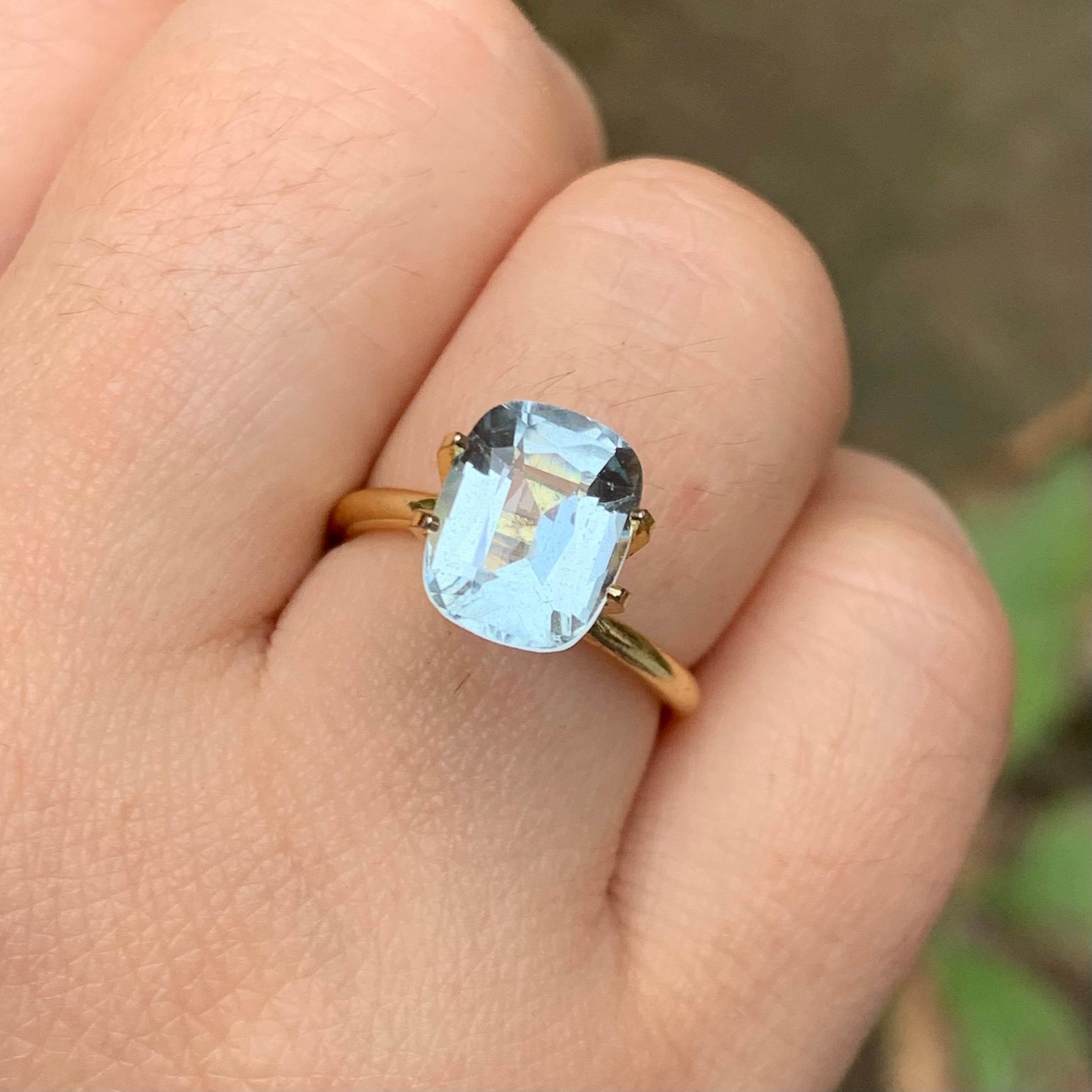 Contemporary Light Blue Natural Aquamarine Ring Pendant Loose Gemstone 2.85 Carat Cushion Cut For Sale