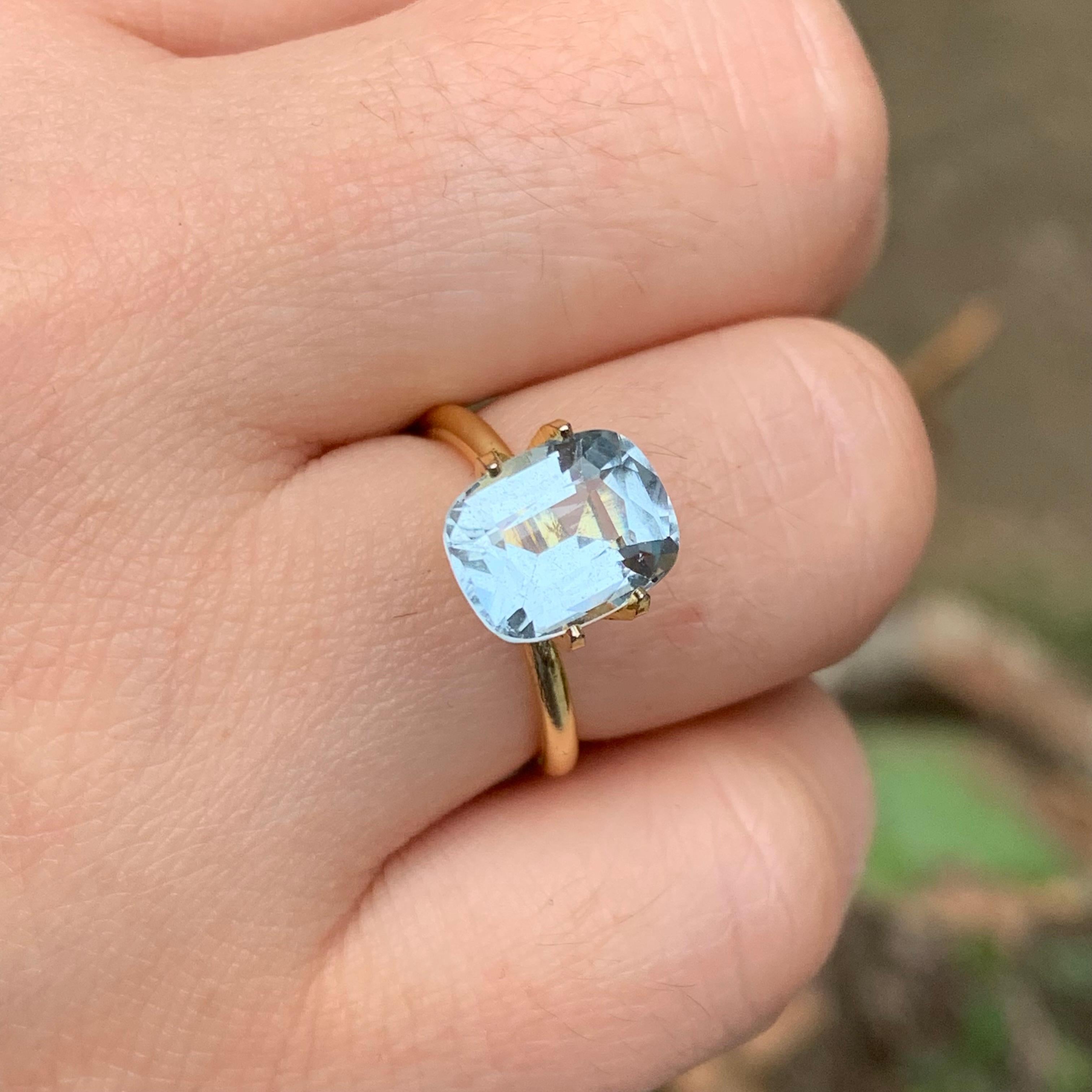 Light Blue Natural Aquamarine Ring Pendant Loose Gemstone 2.85 Carat Cushion Cut For Sale 3