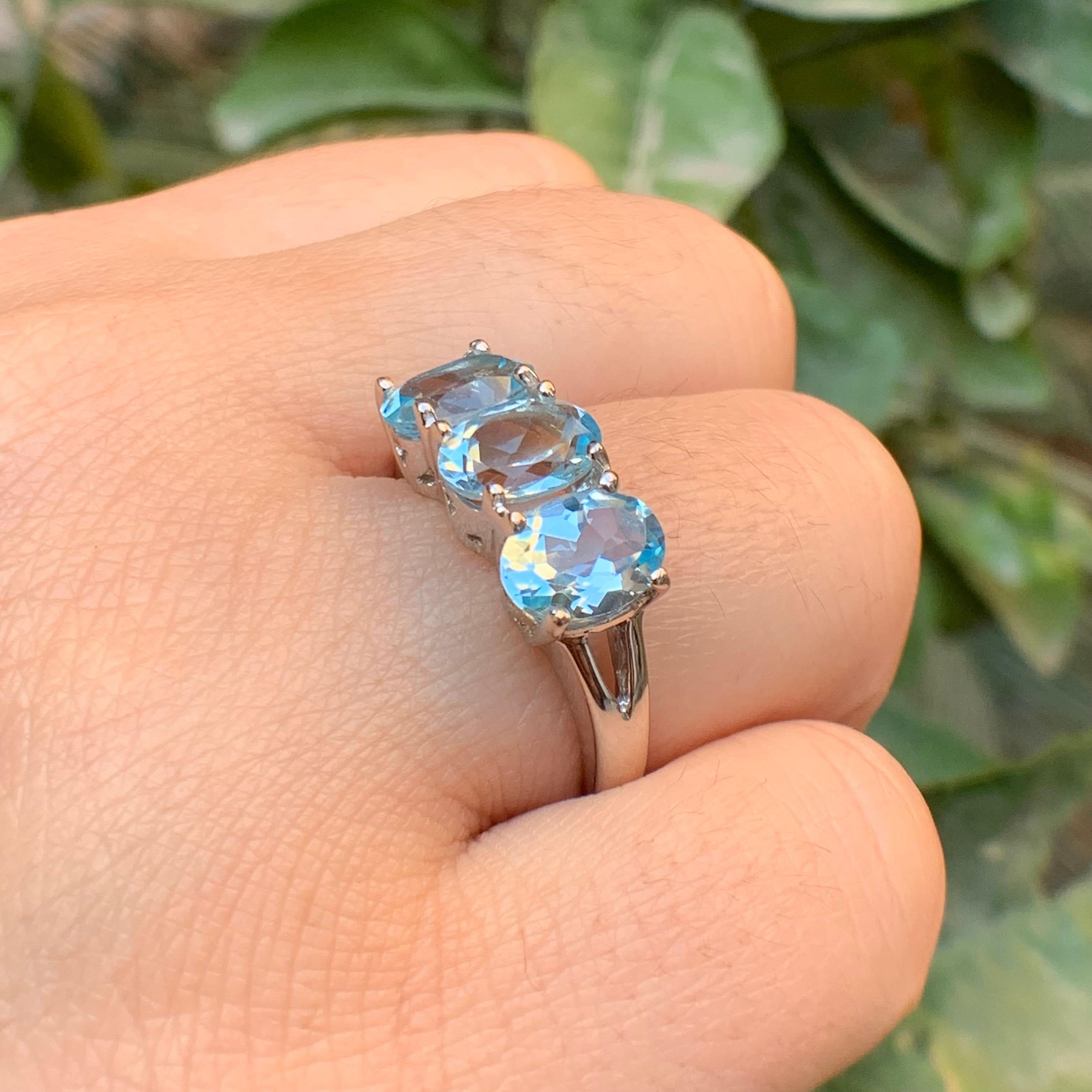 Taglio ovale Set di gioielli in argento 925 con topazio naturale azzurro Anello, orecchini e ciondolo in vendita