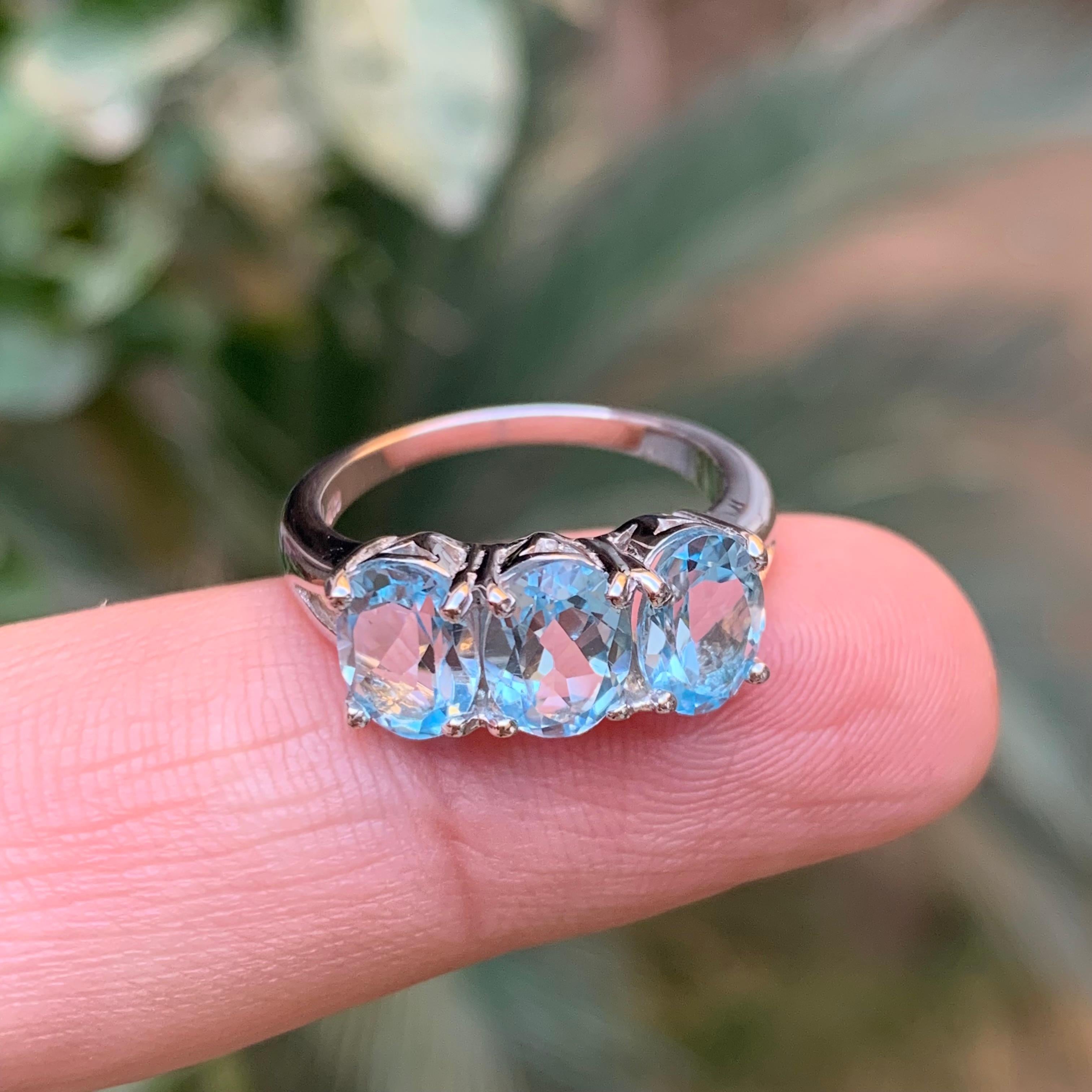 Set di gioielli in argento 925 con topazio naturale azzurro Anello, orecchini e ciondolo in vendita 3
