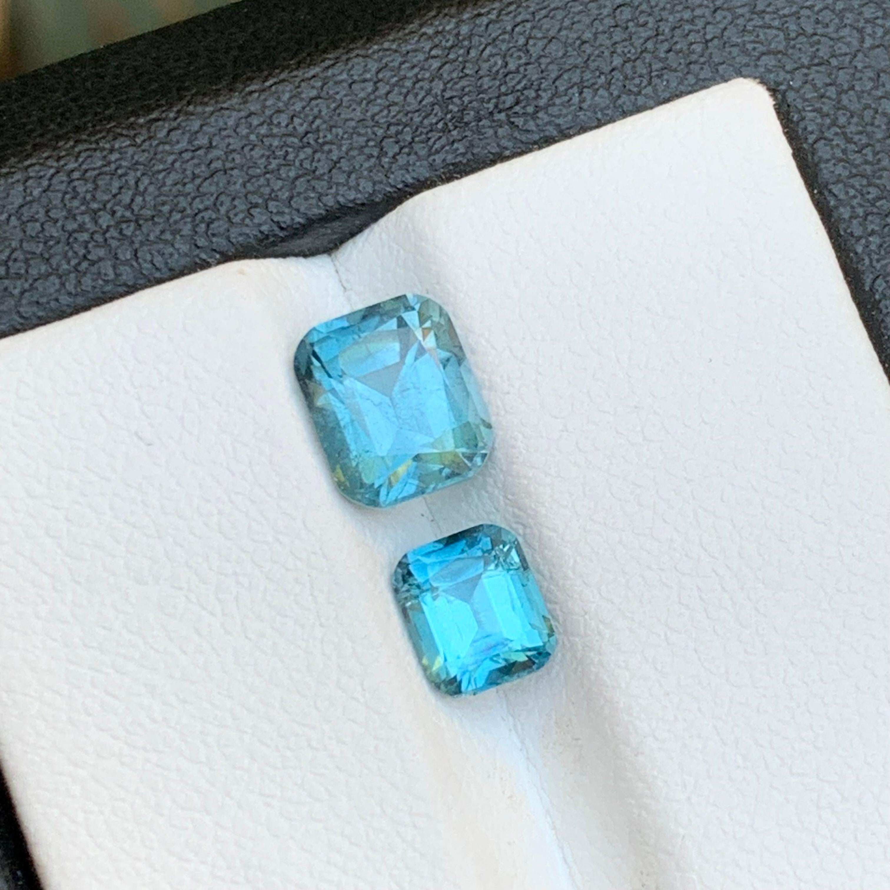 Bague et pendentif en tourmaline naturelle bleu clair, pierres précieuses non serties 2,70 carats taille coussin en vente 2