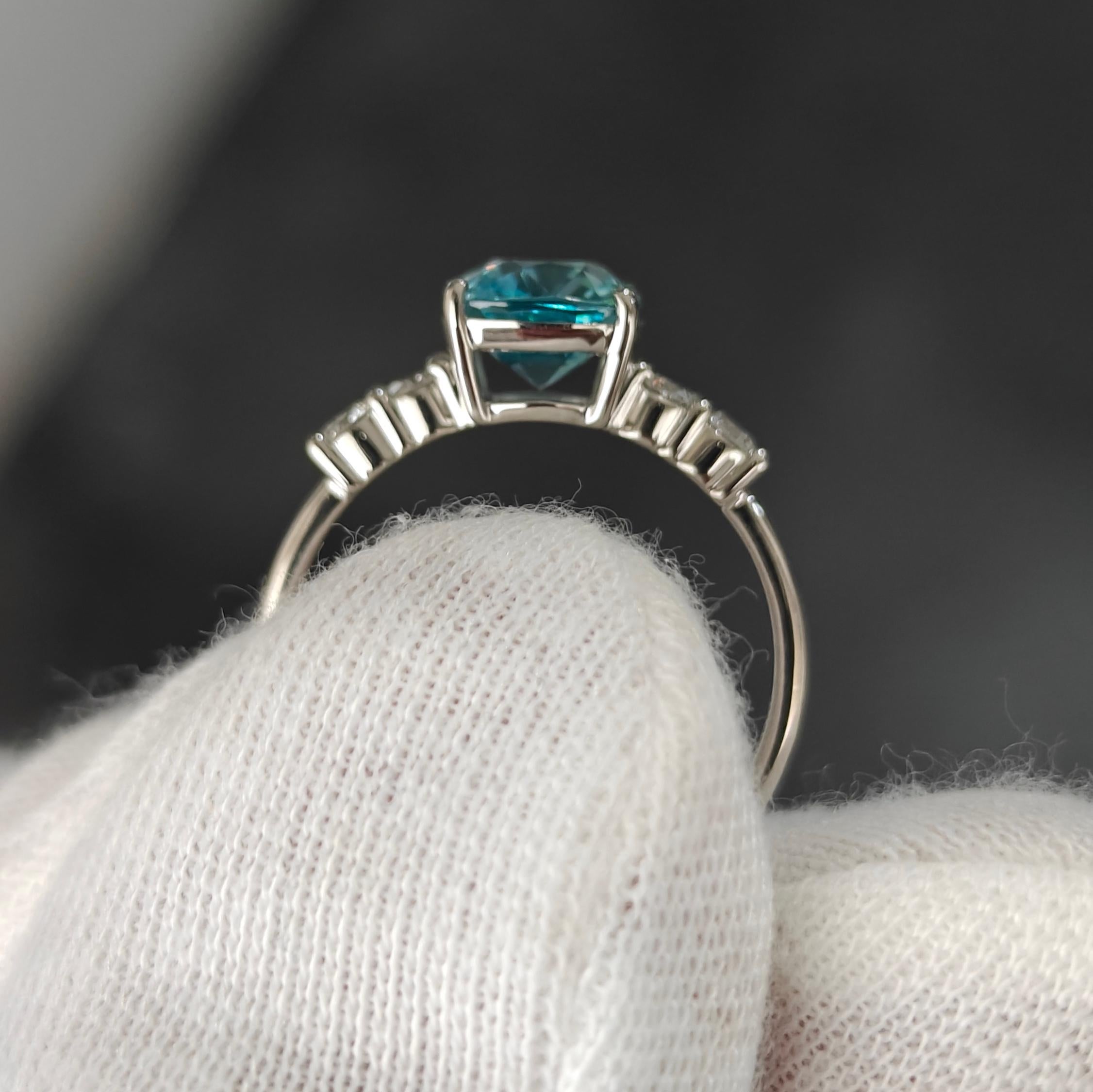 Bague en platine 950 avec zircon naturel bleu clair et diamants blancs naturels en vente 5