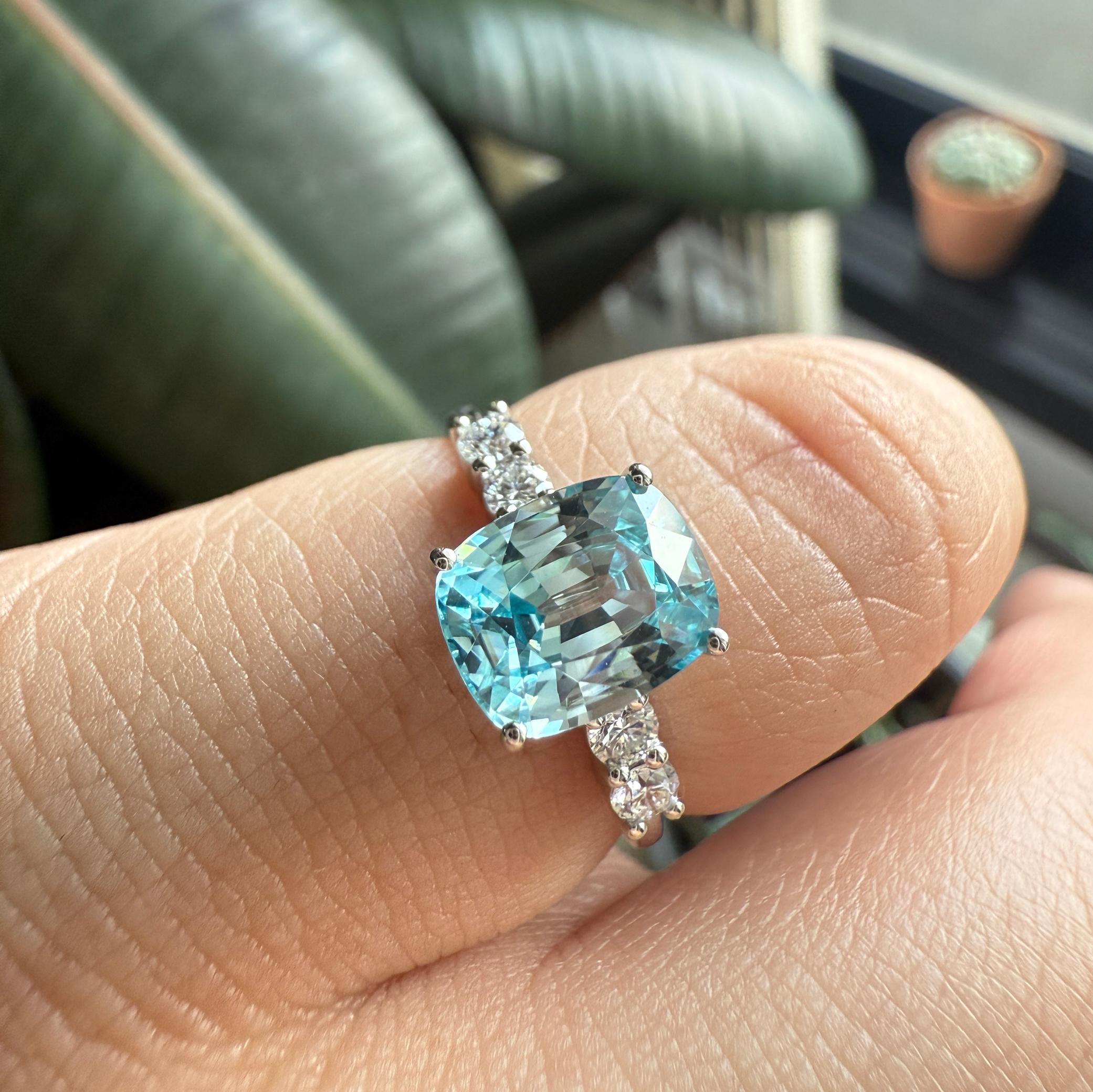Bague en platine 950 avec zircon naturel bleu clair et diamants blancs naturels Pour femmes en vente