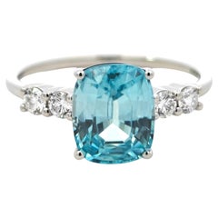 Anello con zircone naturale azzurro in platino 950 con diamanti bianchi naturali