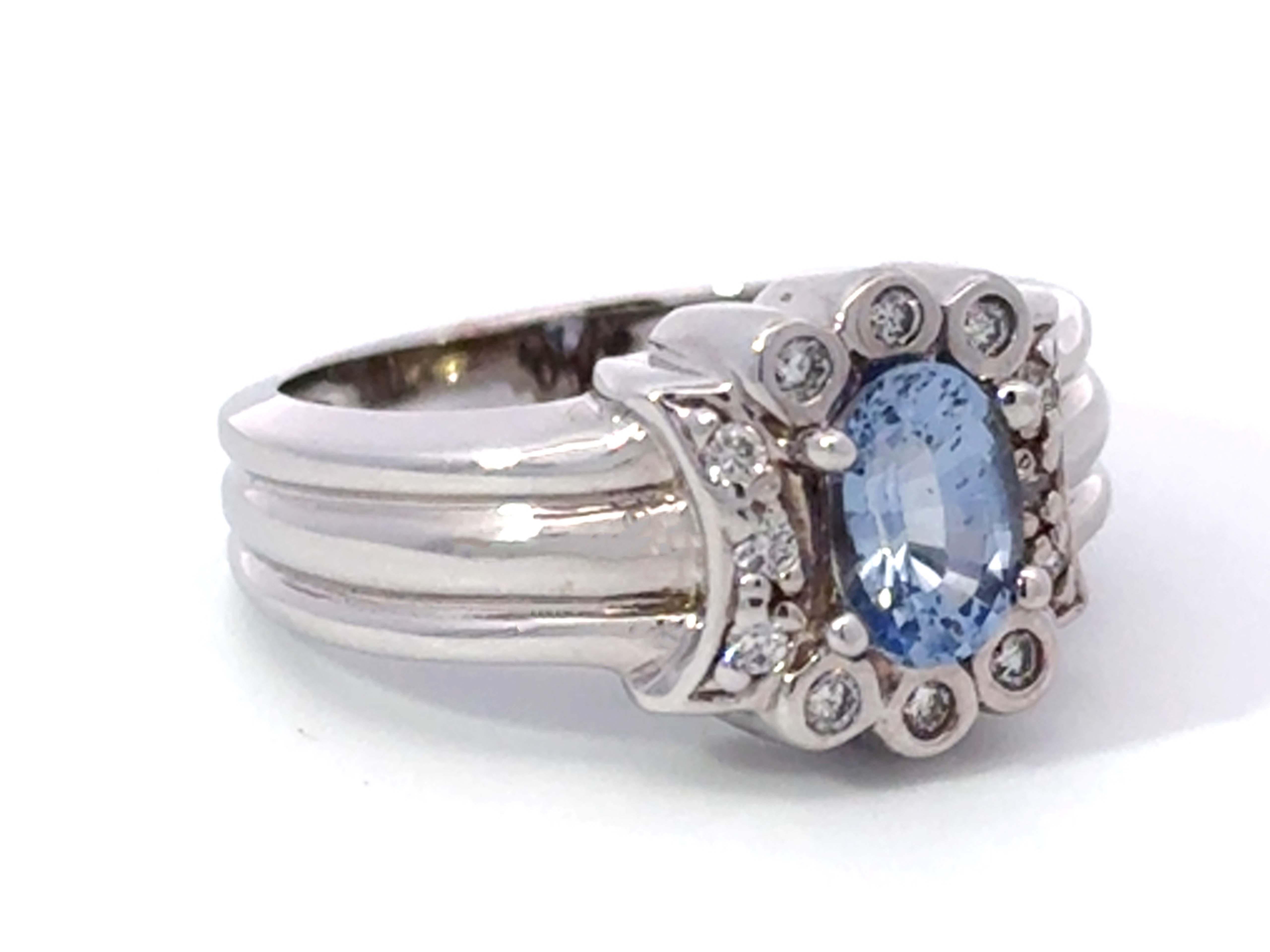 Hellblauer ovaler Saphir-Diamant-Ring 14k Weißgold (Ovalschliff) im Angebot