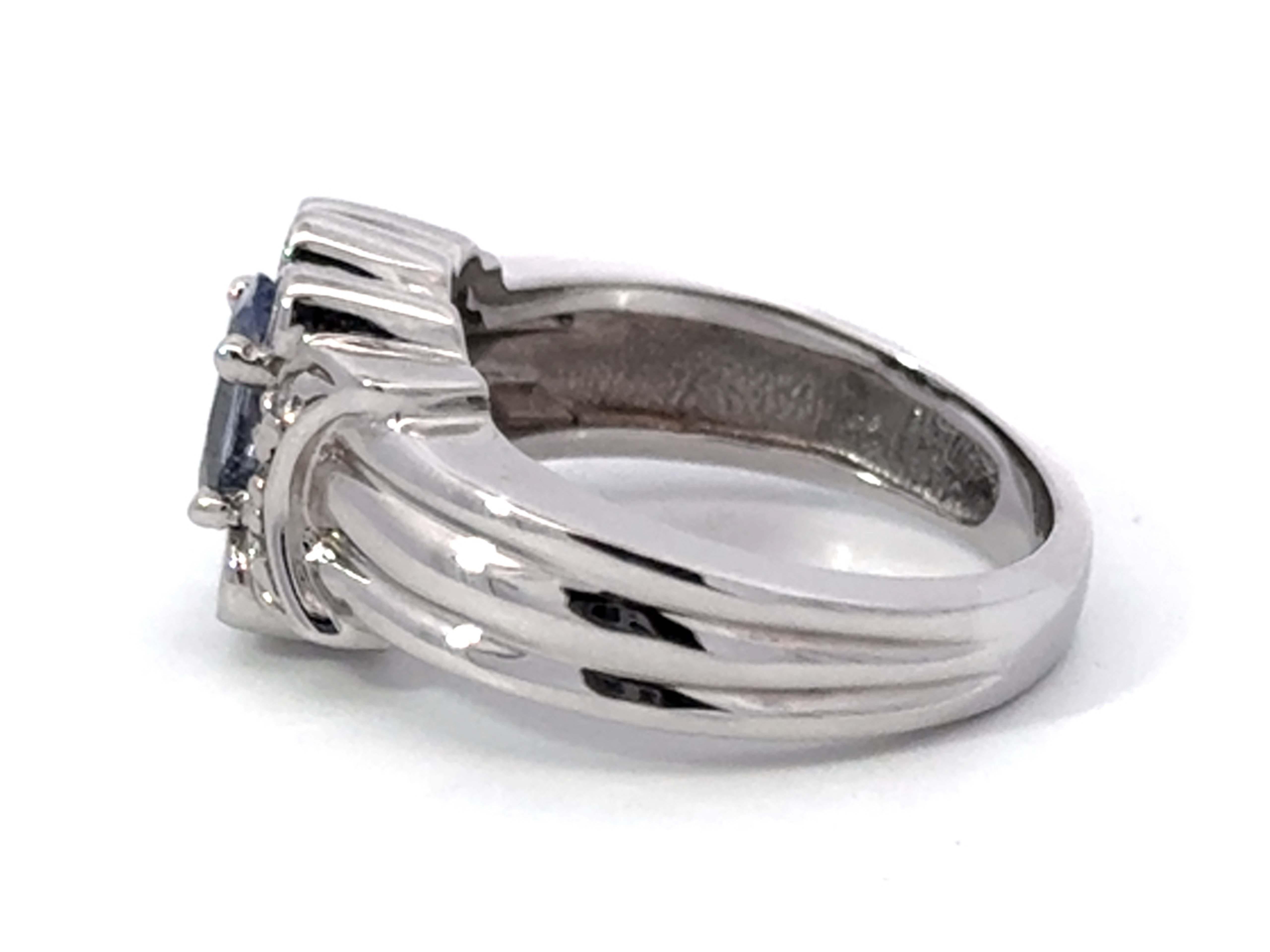 Hellblauer ovaler Saphir-Diamant-Ring 14k Weißgold im Angebot 1